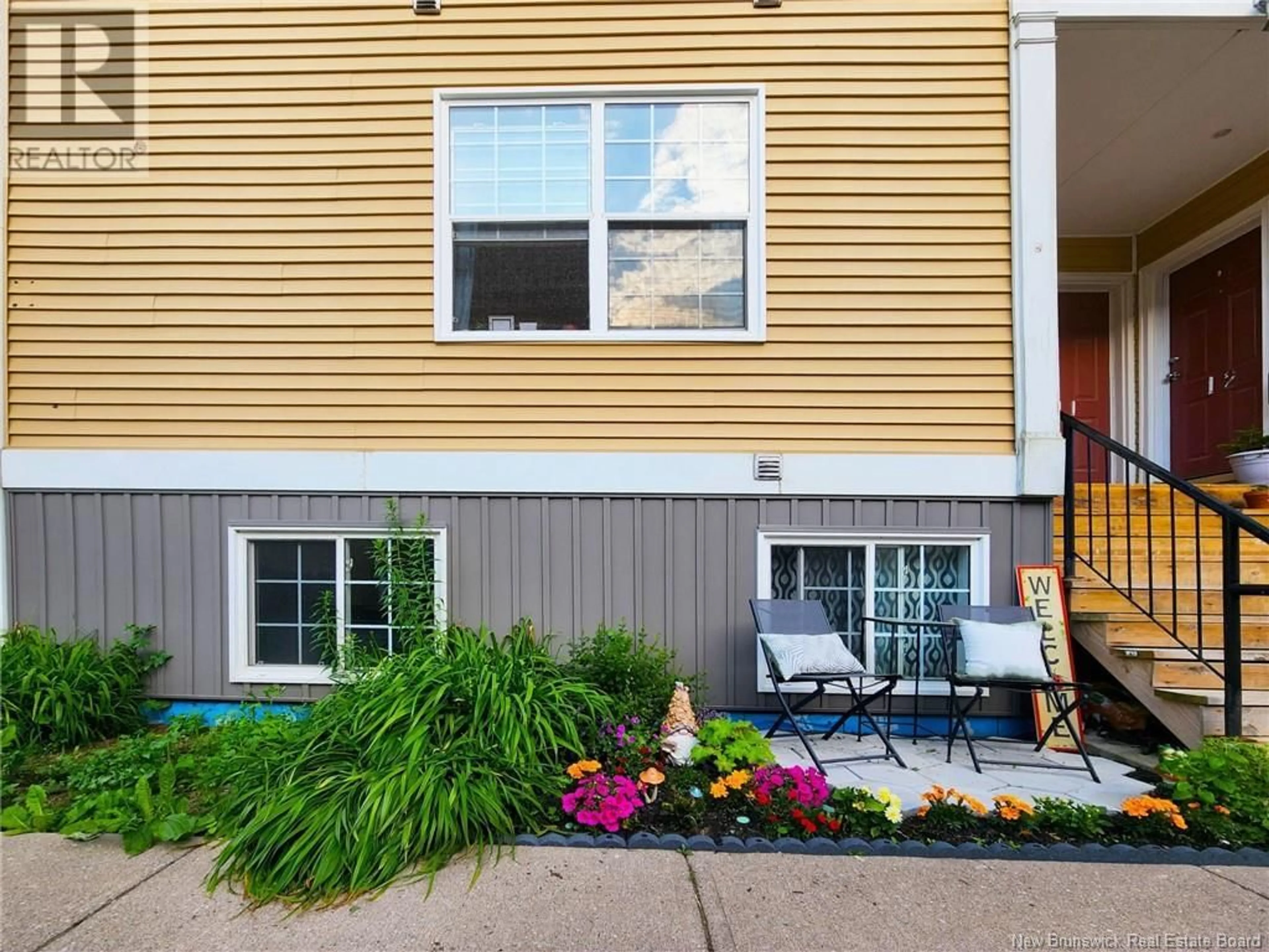 Patio, street for 9 - 20 WOODHOLLOW PARK, Saint John New Brunswick E2J0B7
