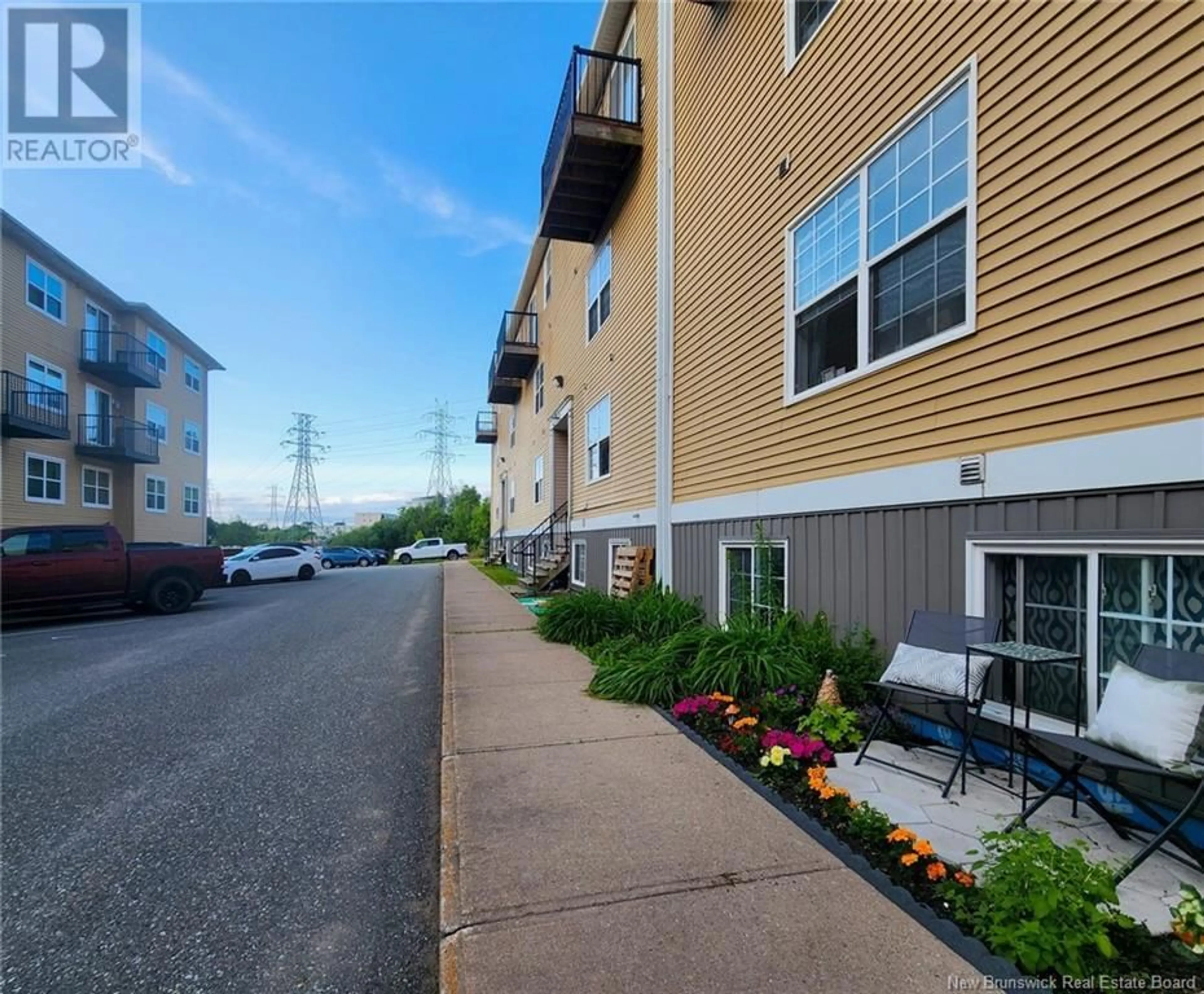Patio, street for 9 - 20 WOODHOLLOW PARK, Saint John New Brunswick E2J0B7