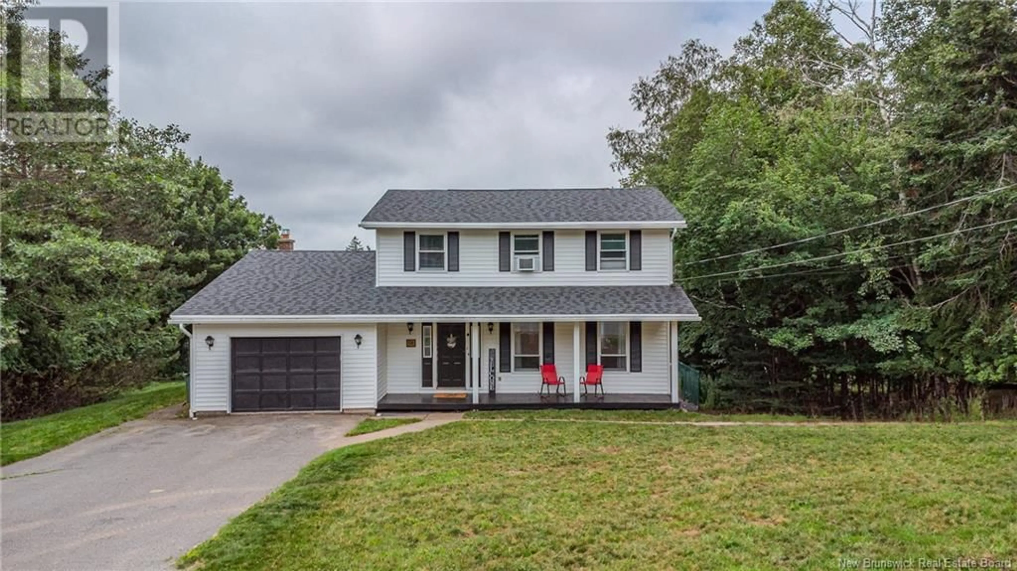 Home with vinyl exterior material, street for 14 GREENWOOD DRIVE, Quispamsis New Brunswick E2E2T4