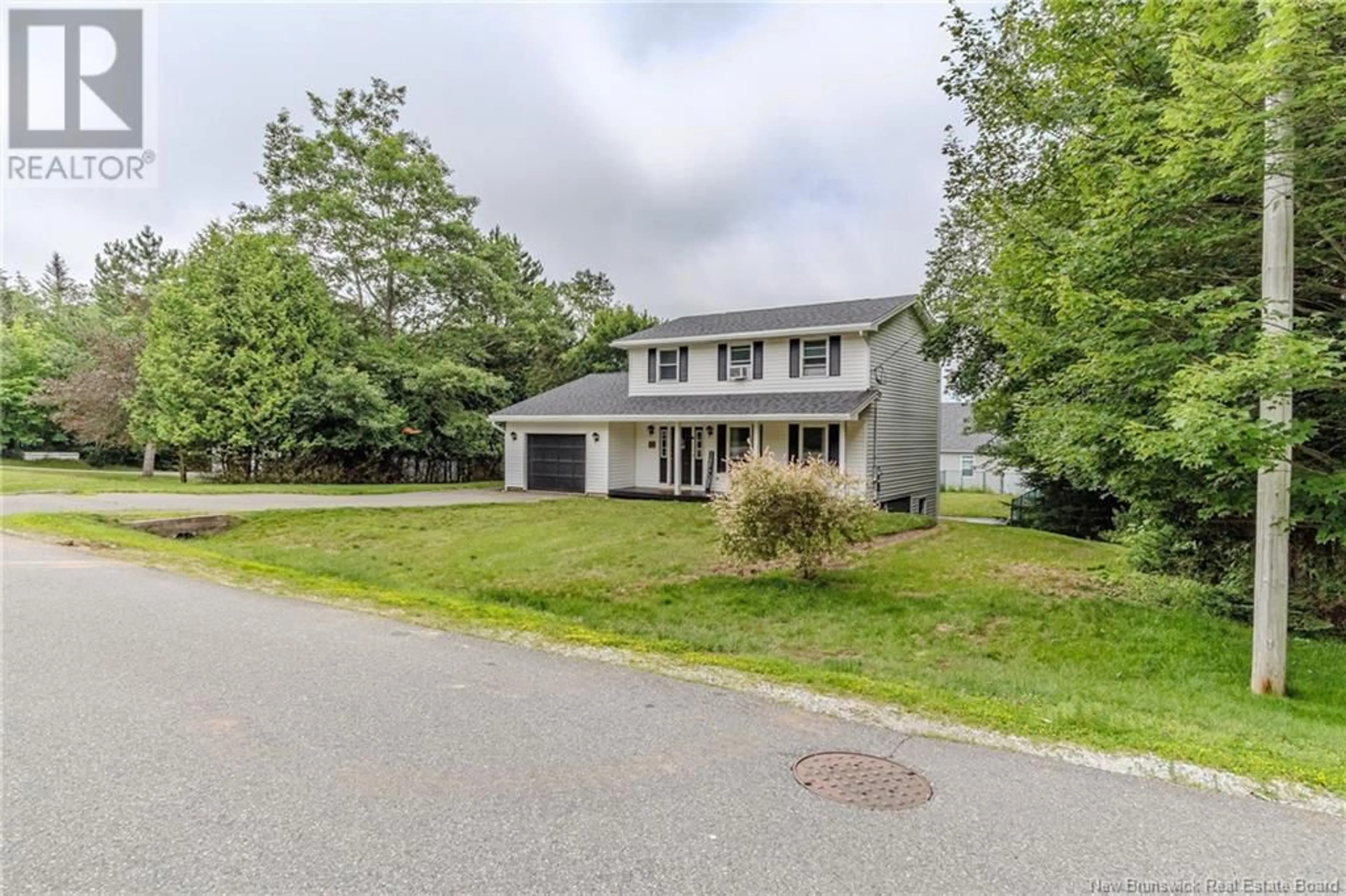 A pic from outside/outdoor area/front of a property/back of a property/a pic from drone, street for 14 GREENWOOD DRIVE, Quispamsis New Brunswick E2E2T4