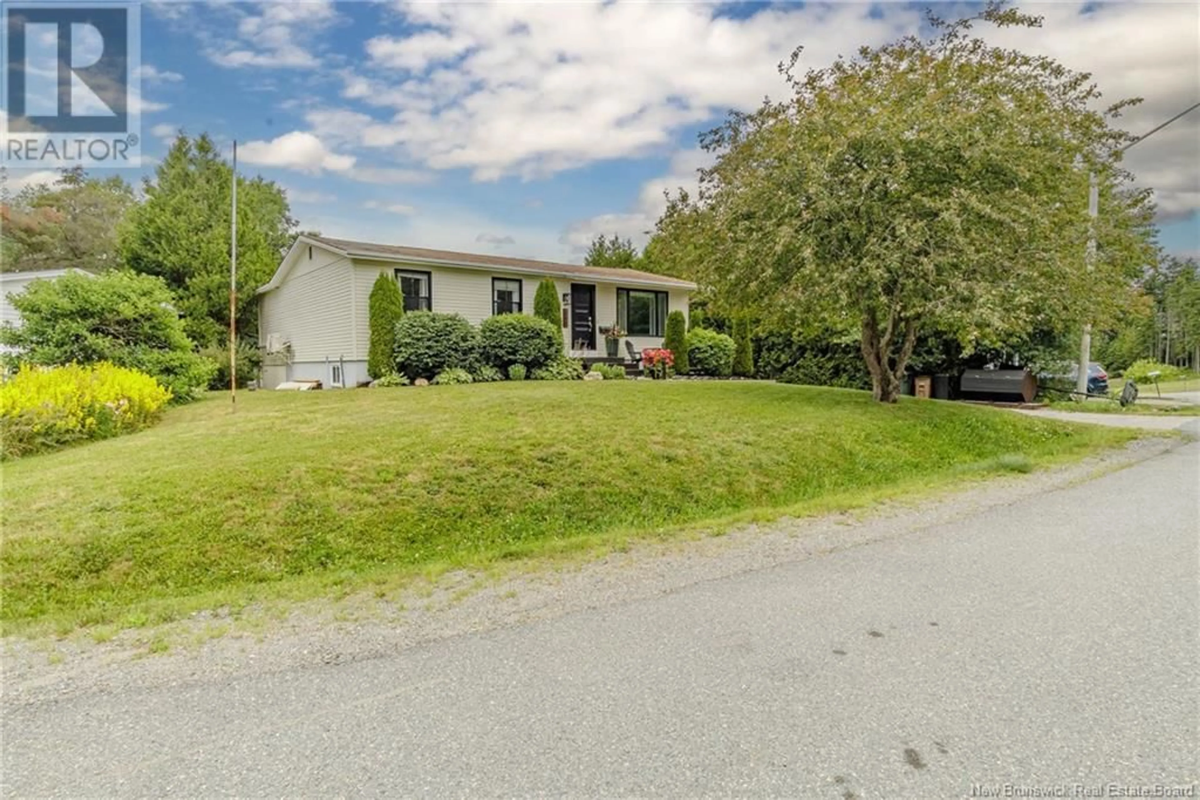 A pic from outside/outdoor area/front of a property/back of a property/a pic from drone, street for 245 KAREN STREET, Saint John New Brunswick E2N1E7