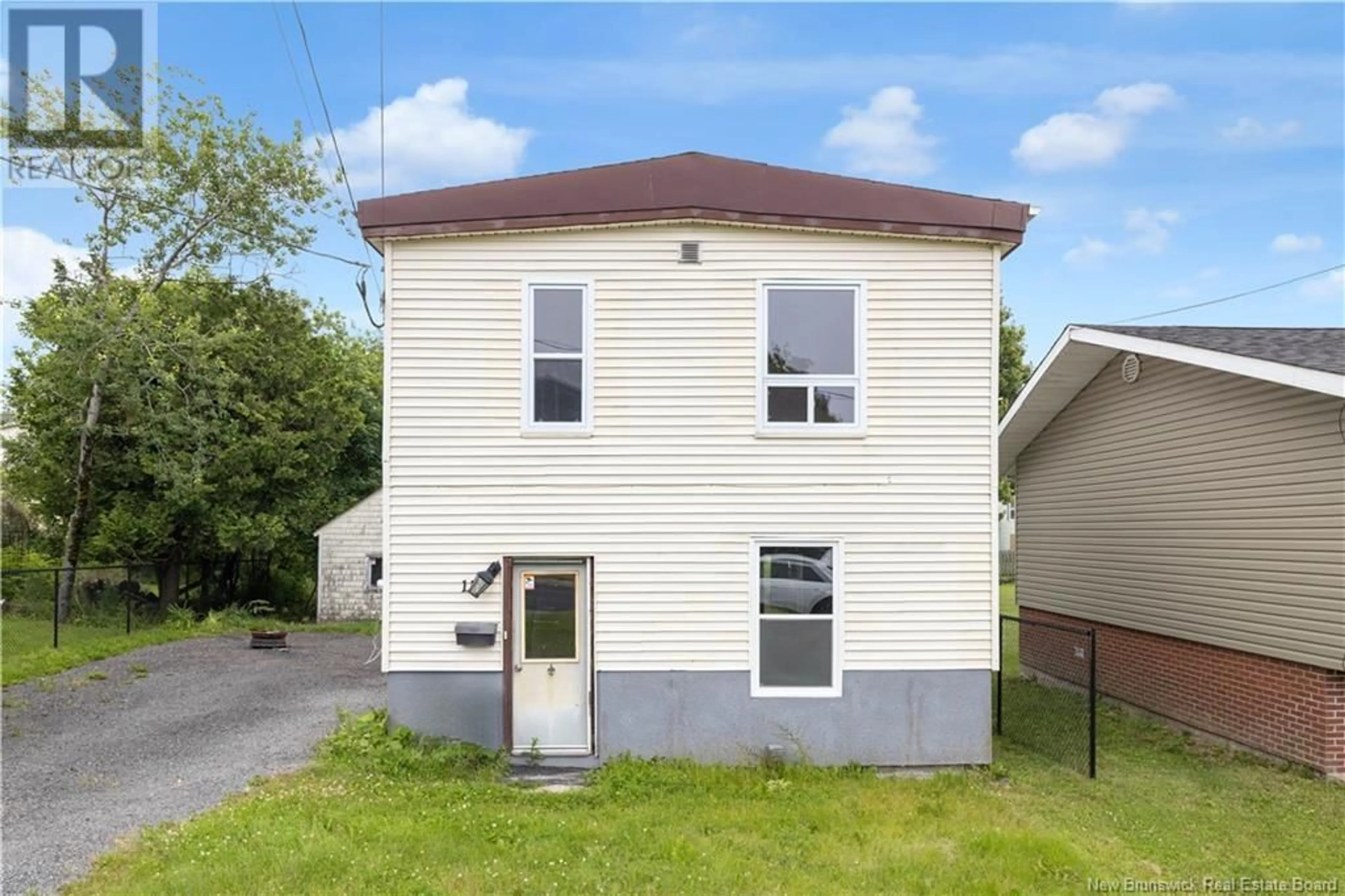 Home with vinyl exterior material, building for 173 BEACON STREET, Saint John New Brunswick E2J1L1