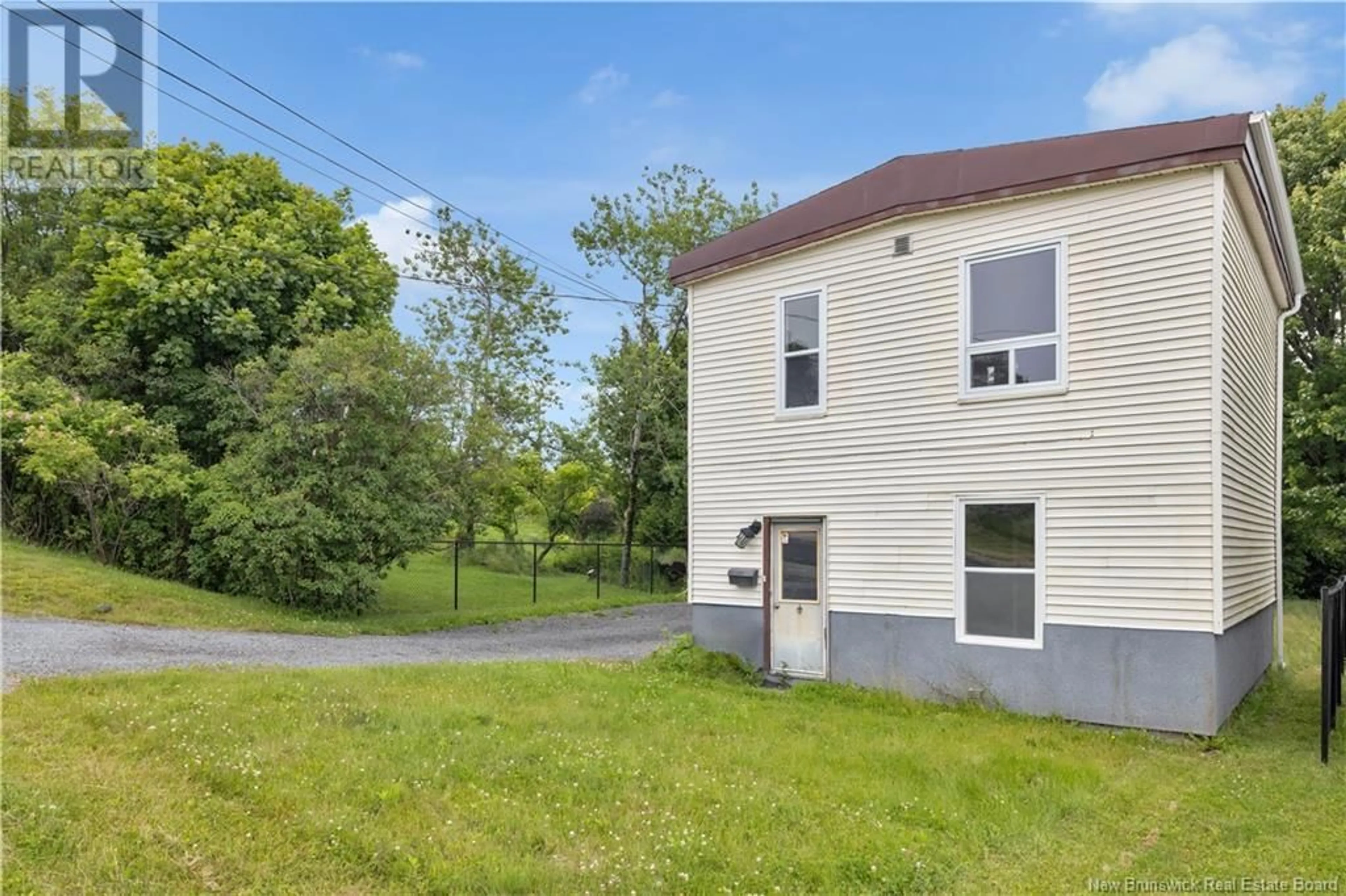 A pic from outside/outdoor area/front of a property/back of a property/a pic from drone, building for 173 BEACON STREET, Saint John New Brunswick E2J1L1
