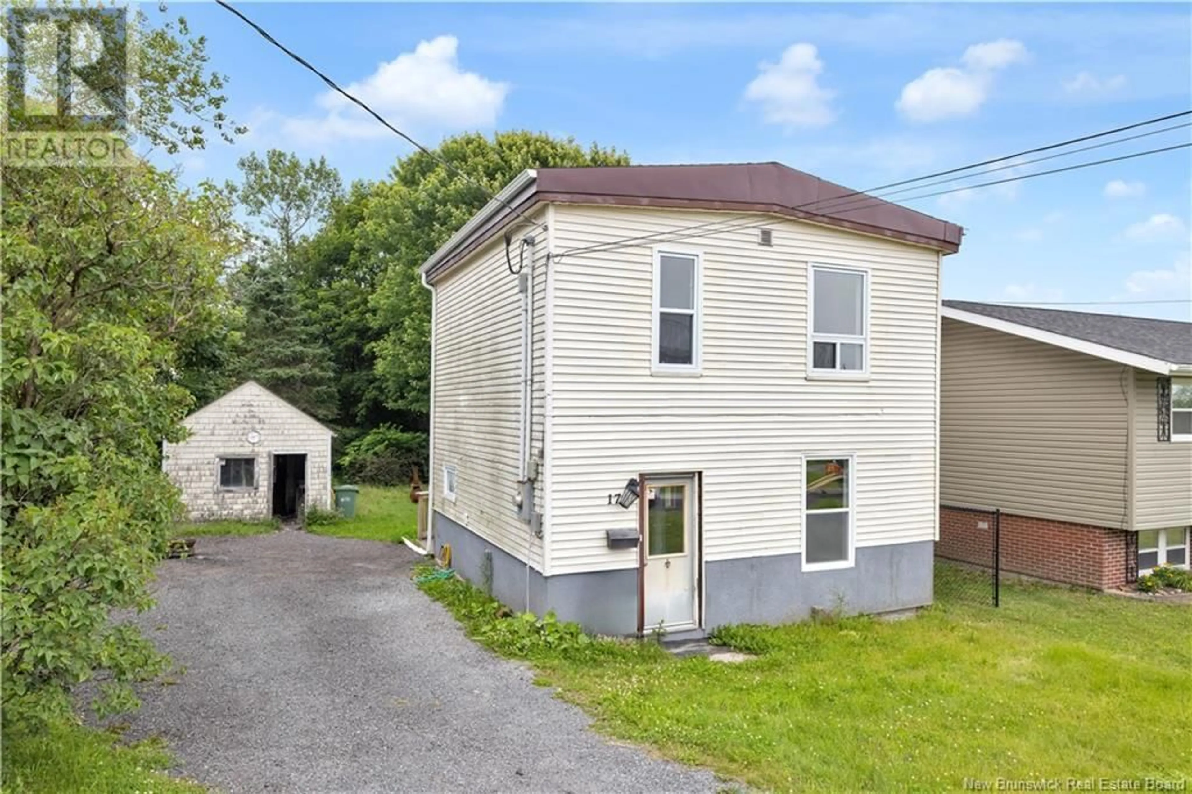 A pic from outside/outdoor area/front of a property/back of a property/a pic from drone, building for 173 BEACON STREET, Saint John New Brunswick E2J1L1