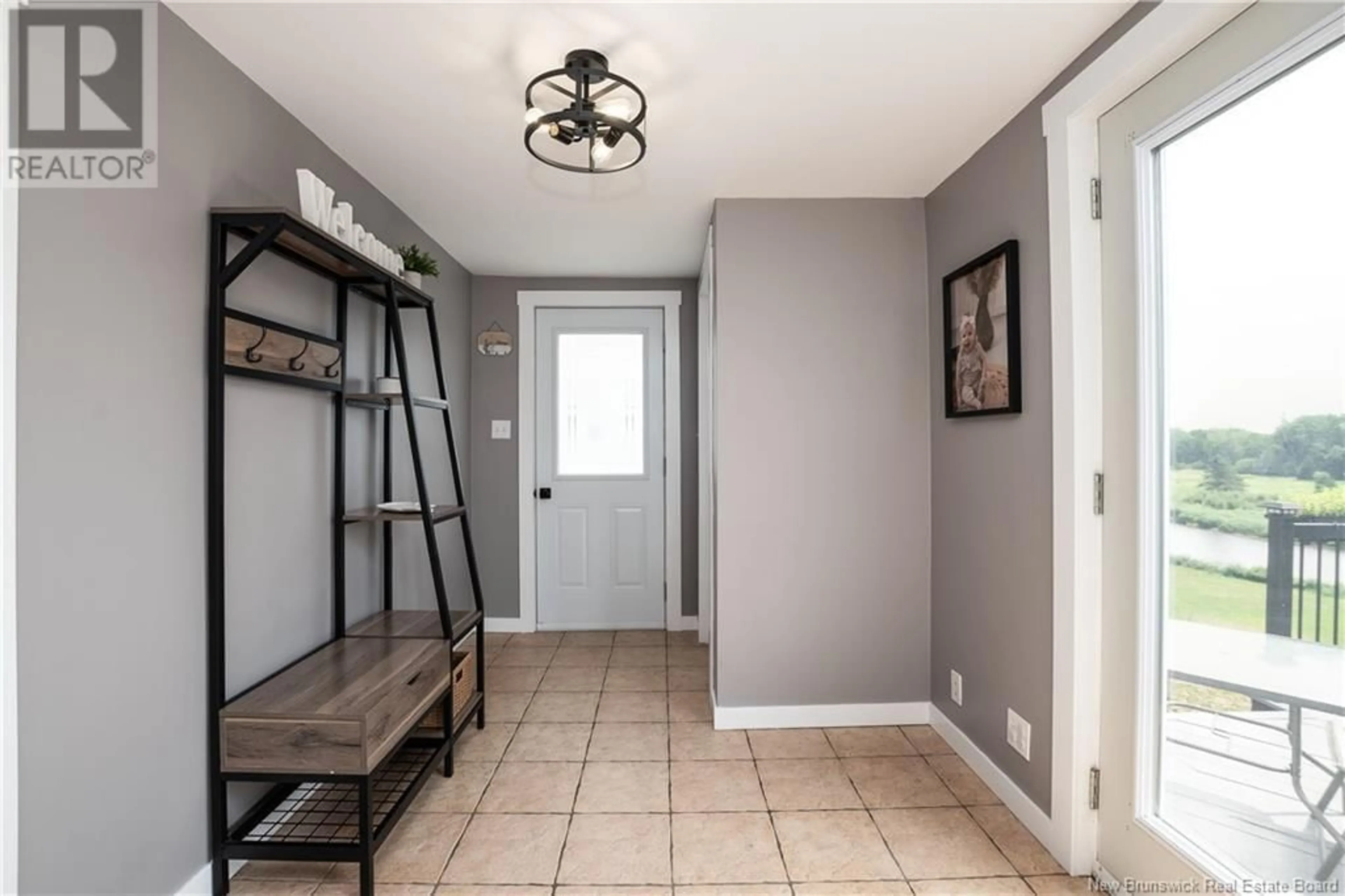 Indoor entryway for 3290 MAIN STREET, Salisbury New Brunswick E4J2M3