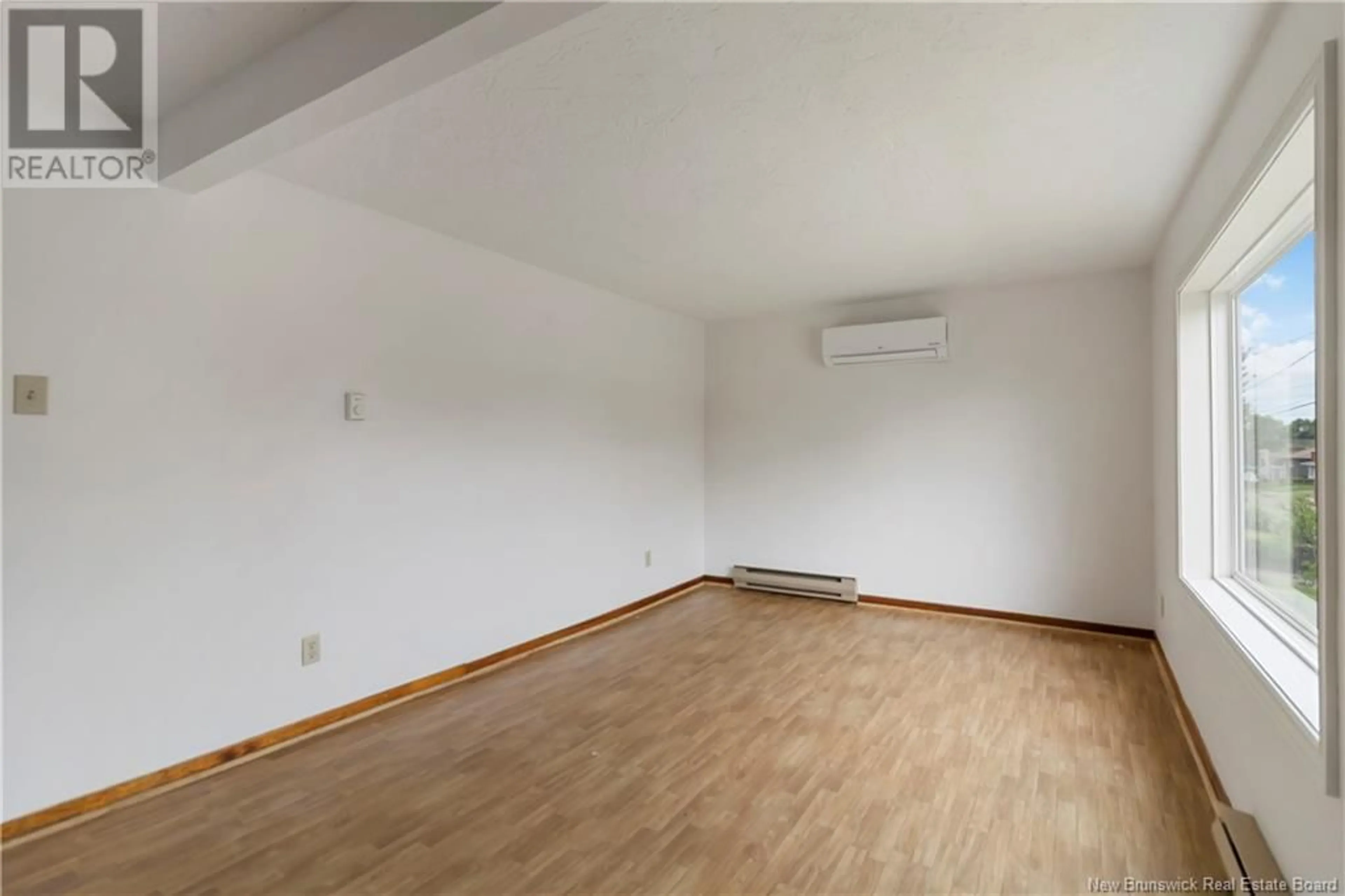 A pic of a room for 90 UPTON STREET, Moncton New Brunswick E1E2Z7