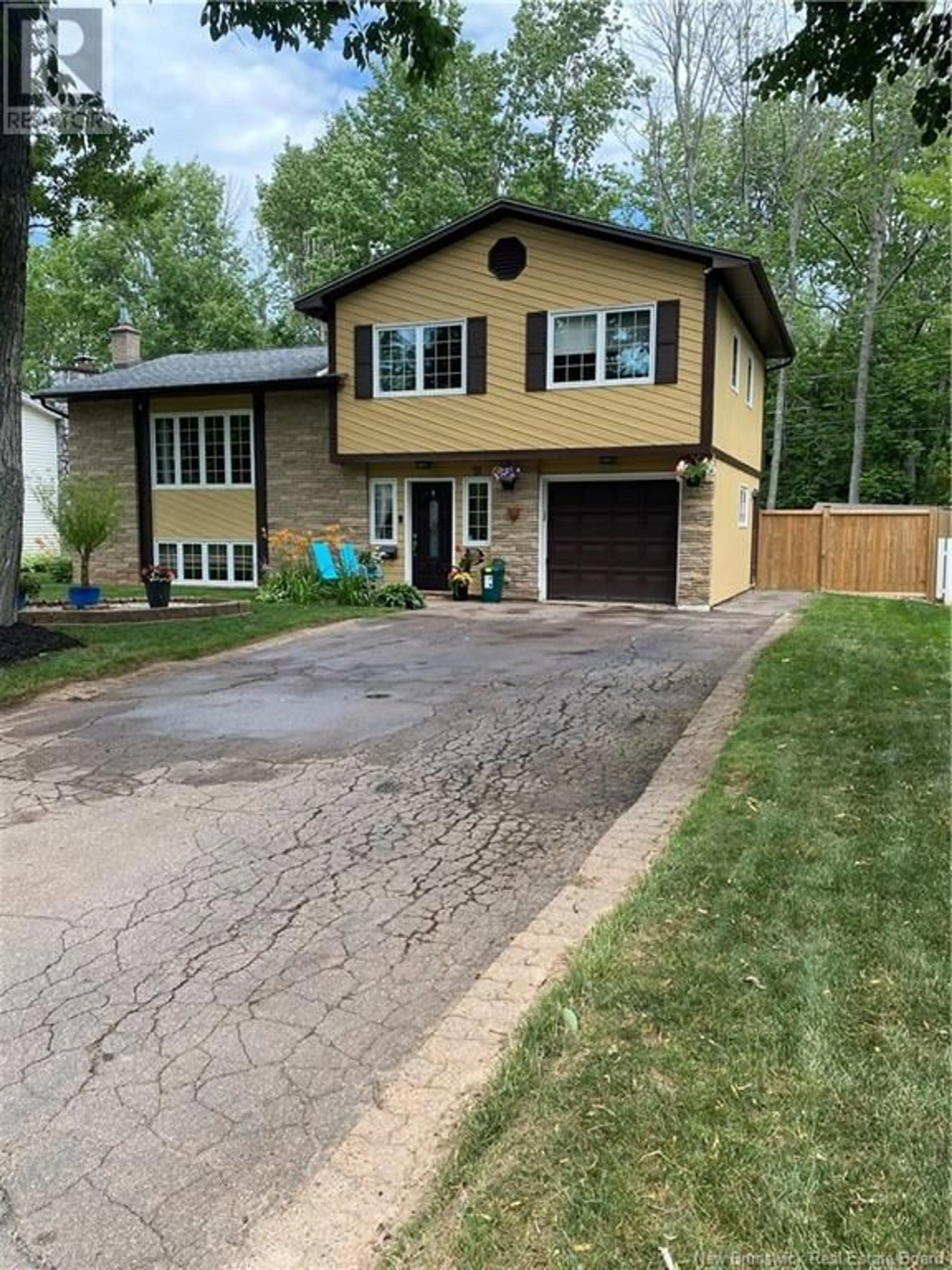 Home with vinyl exterior material, street for 51 LEMONWOOD COURT, Moncton New Brunswick E1G1S8