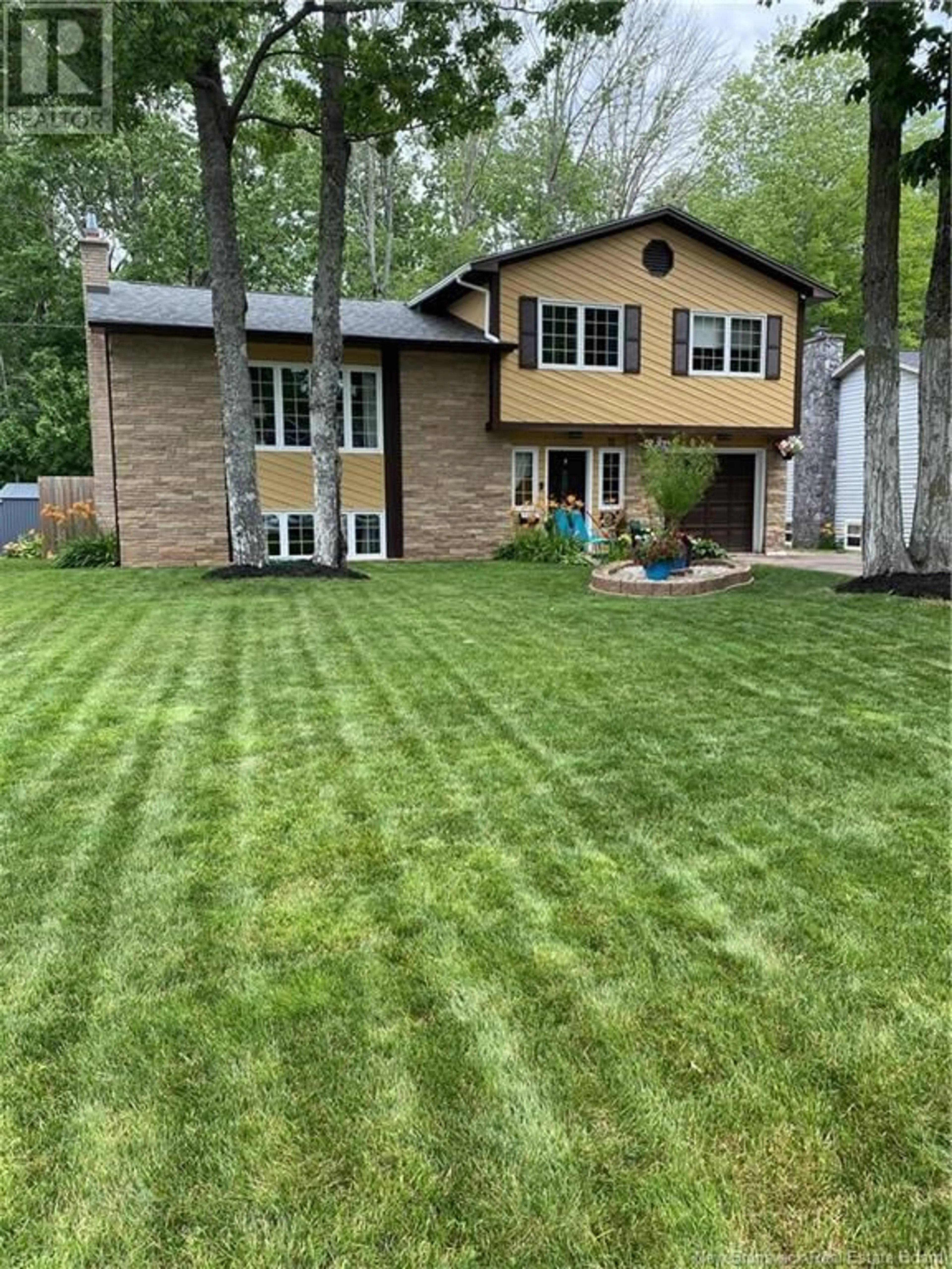 Home with vinyl exterior material, street for 51 LEMONWOOD COURT, Moncton New Brunswick E1G1S8