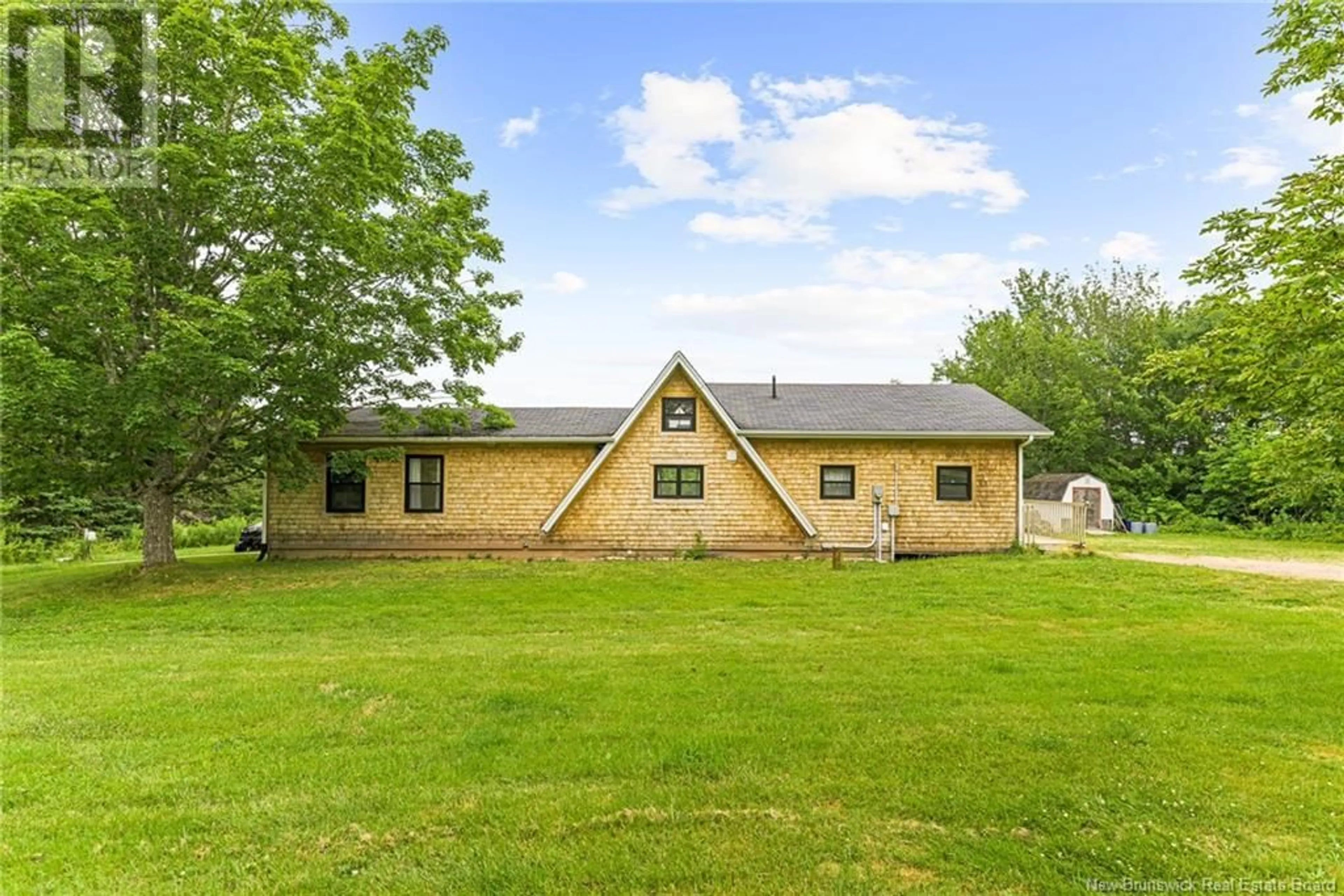 A pic from outside/outdoor area/front of a property/back of a property/a pic from drone, unknown for 360 CH LA MONTAIN, Memramcook New Brunswick E4K1K1