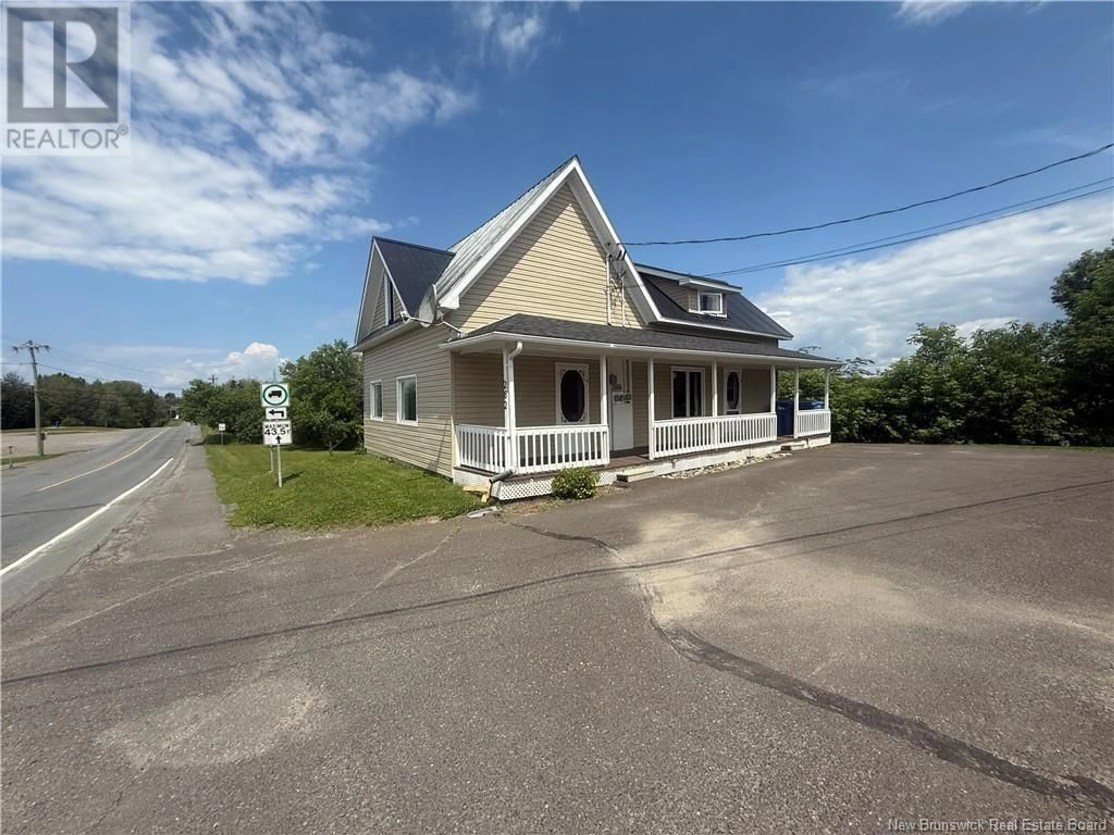 A pic from outside/outdoor area/front of a property/back of a property/a pic from drone, building for 262 MAIN STREET, Grand Falls New Brunswick E3Z2V7