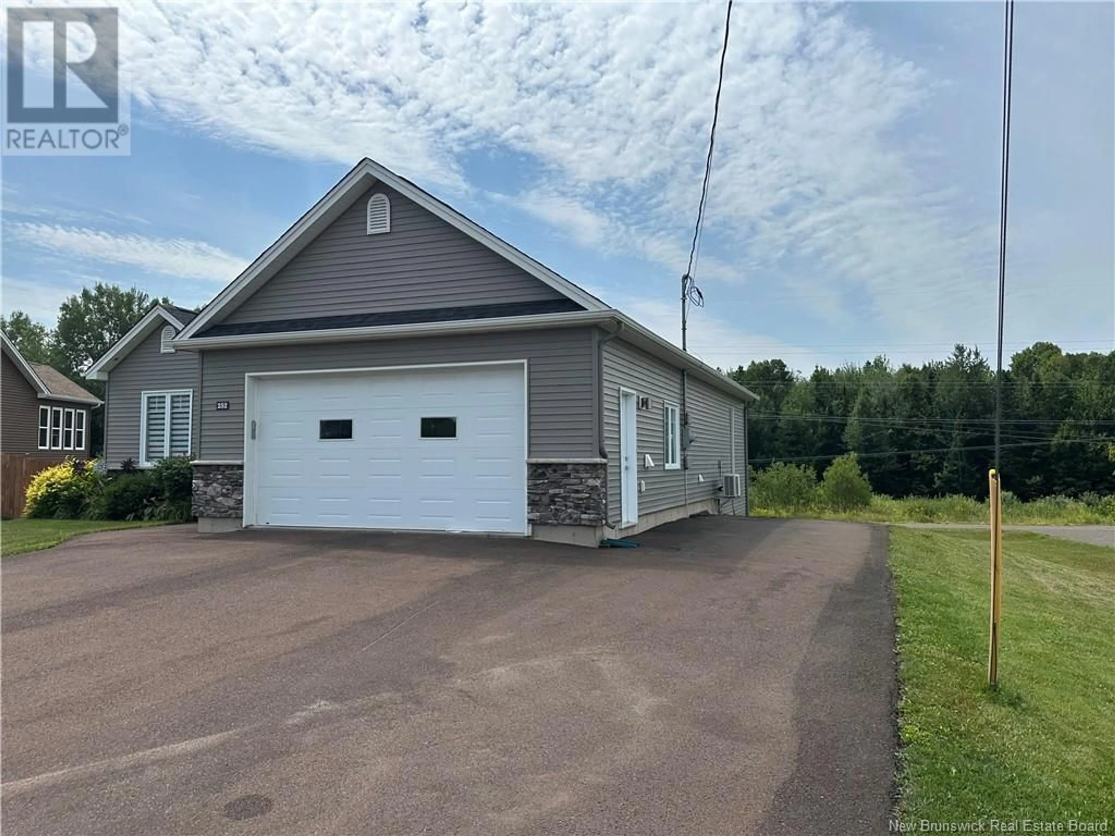 Indoor garage for 252 LADY RUSSELL STREET, Moncton New Brunswick E1E0G1