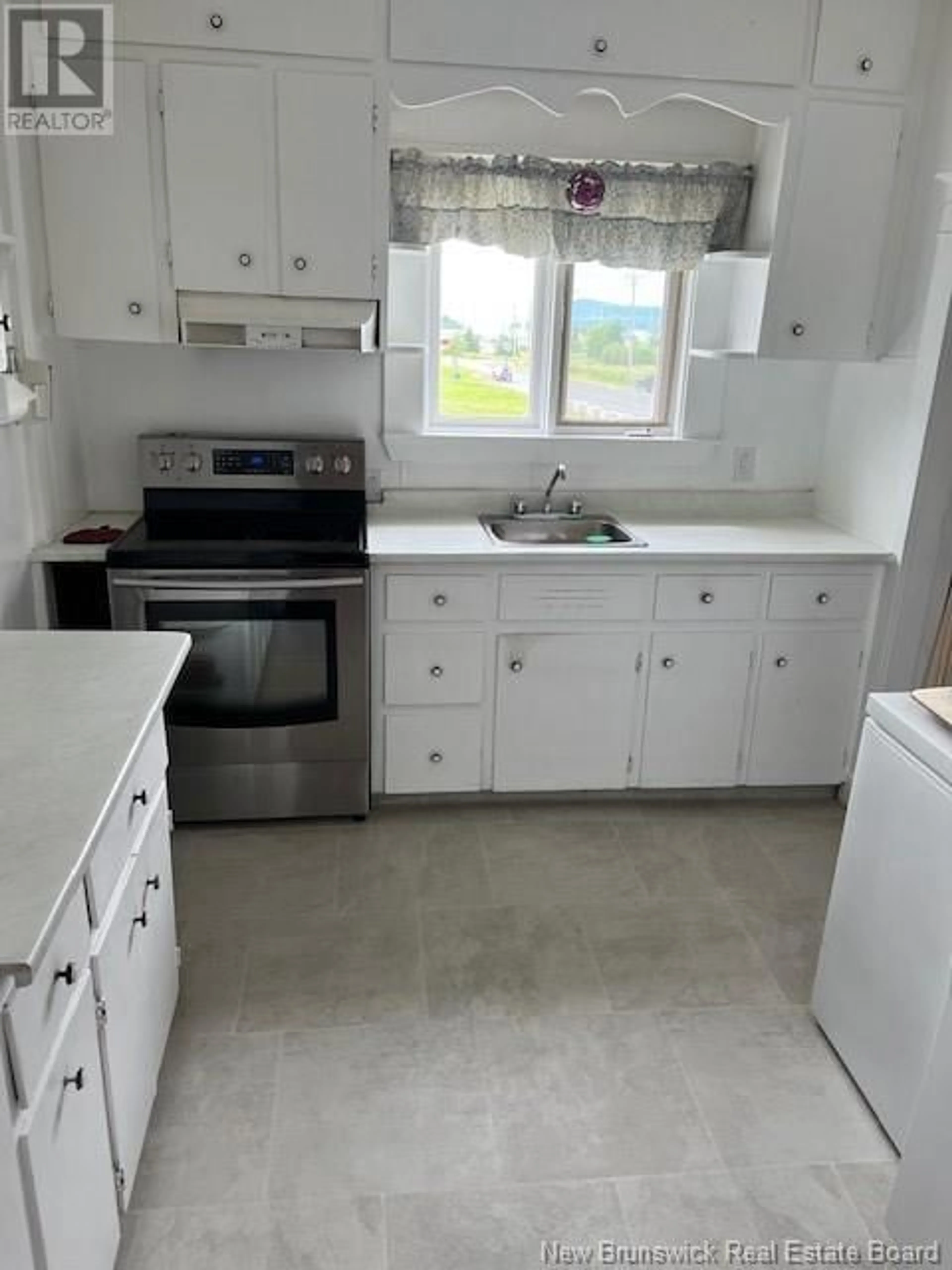 Standard kitchen, ceramic/tile floor for 442 ADELAIDE STREET, Dalhousie New Brunswick E8C1A8