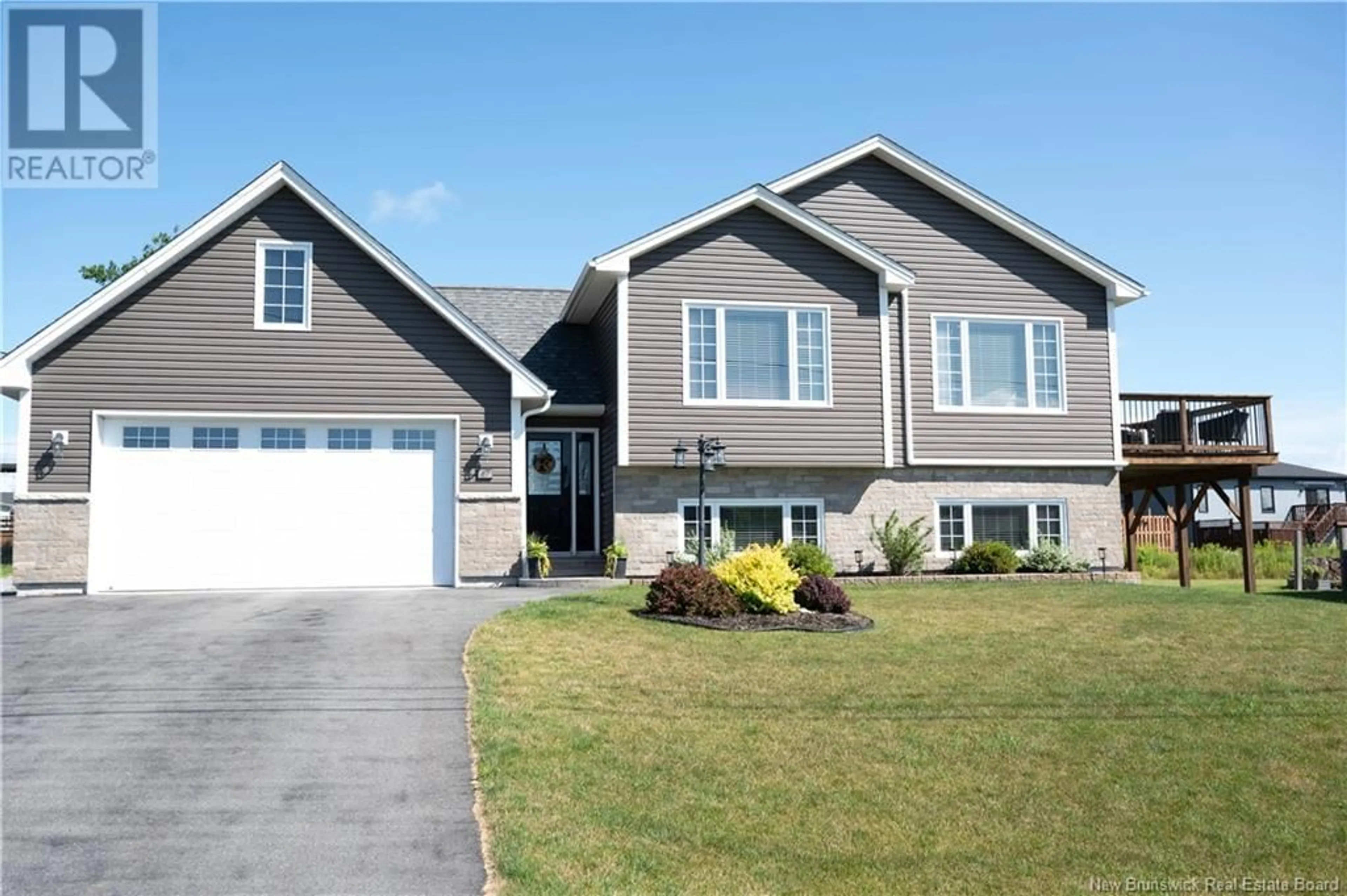 Home with vinyl exterior material, street for 47 NIGHTINGALE LANE, Quispamsis New Brunswick E2E3T1
