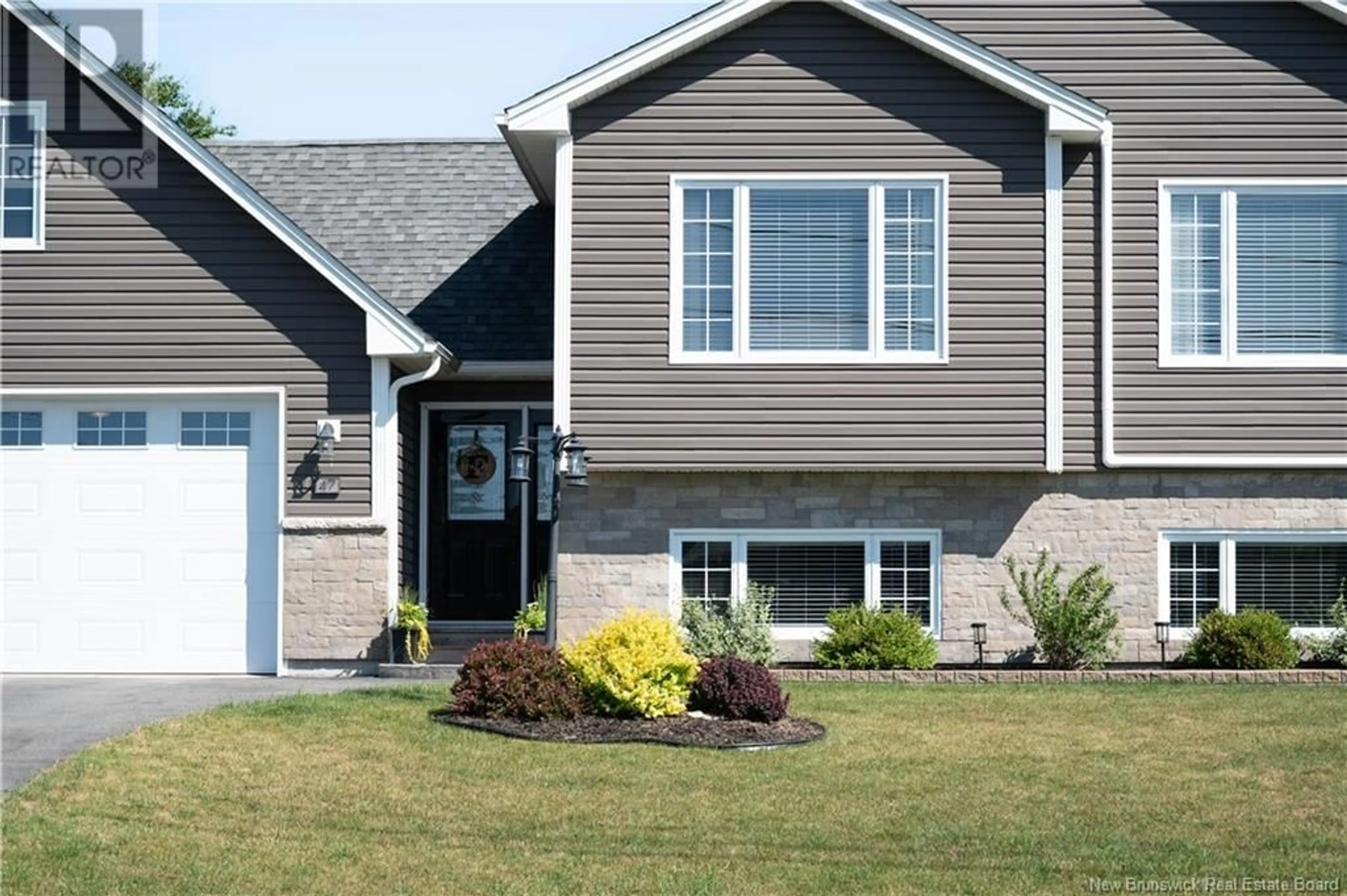 Home with vinyl exterior material, street for 47 NIGHTINGALE LANE, Quispamsis New Brunswick E2E3T1