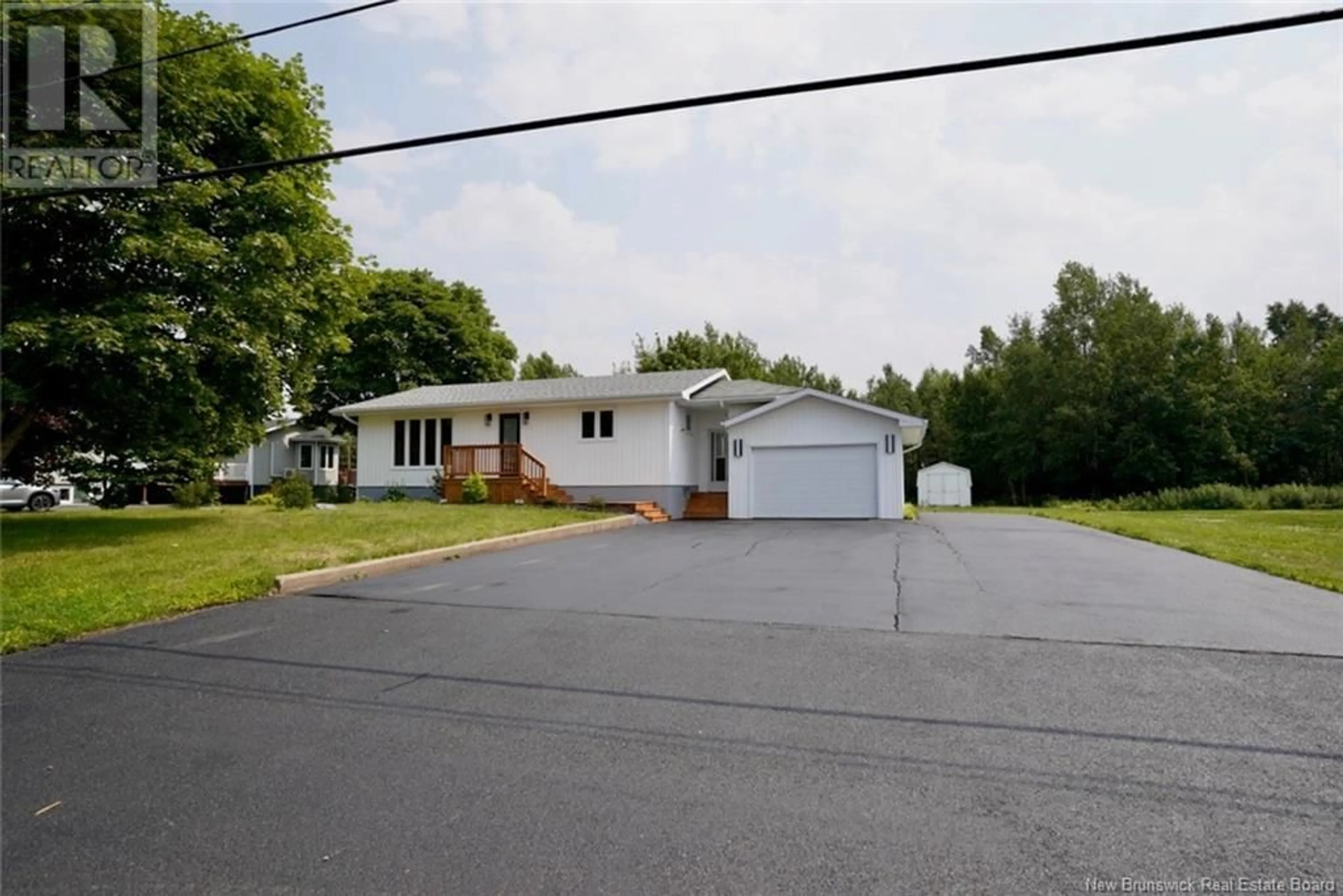 A pic from outside/outdoor area/front of a property/back of a property/a pic from drone, street for 221 RUE PARC, Beresford New Brunswick E8K1V9