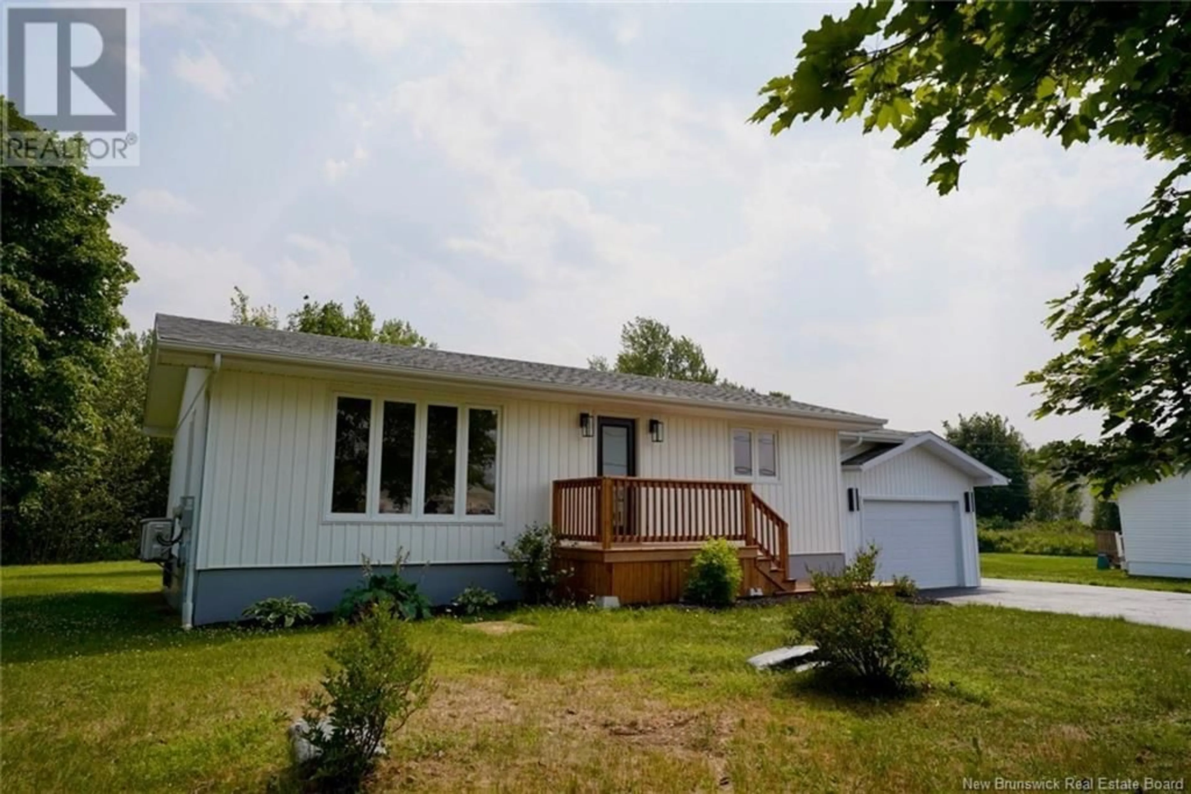 Home with vinyl exterior material, street for 221 RUE PARC, Beresford New Brunswick E8K1V9