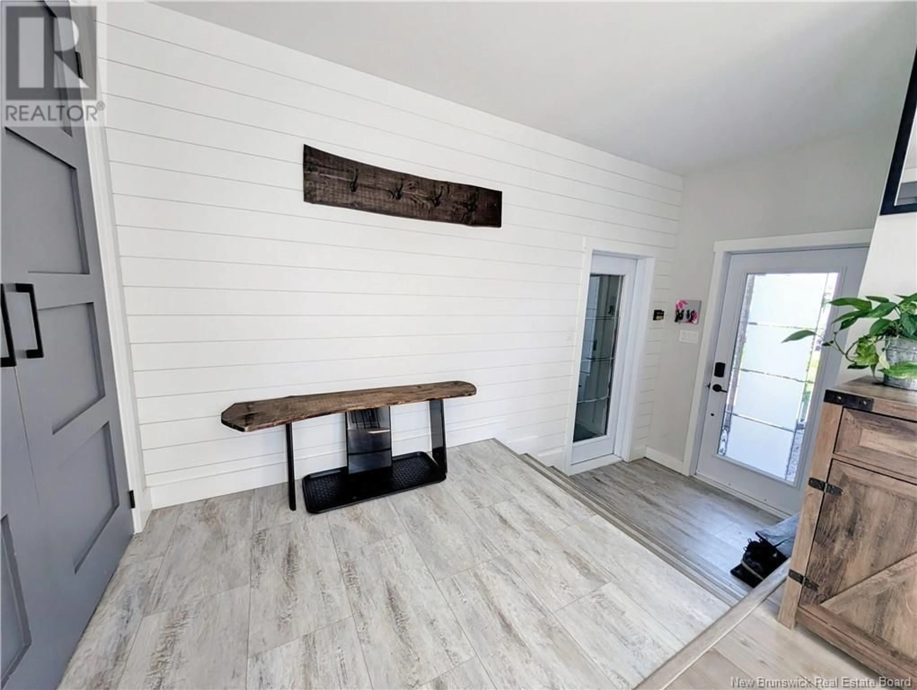 Indoor entryway for 1488 NB-335, Saint-Simon New Brunswick E8P2B3