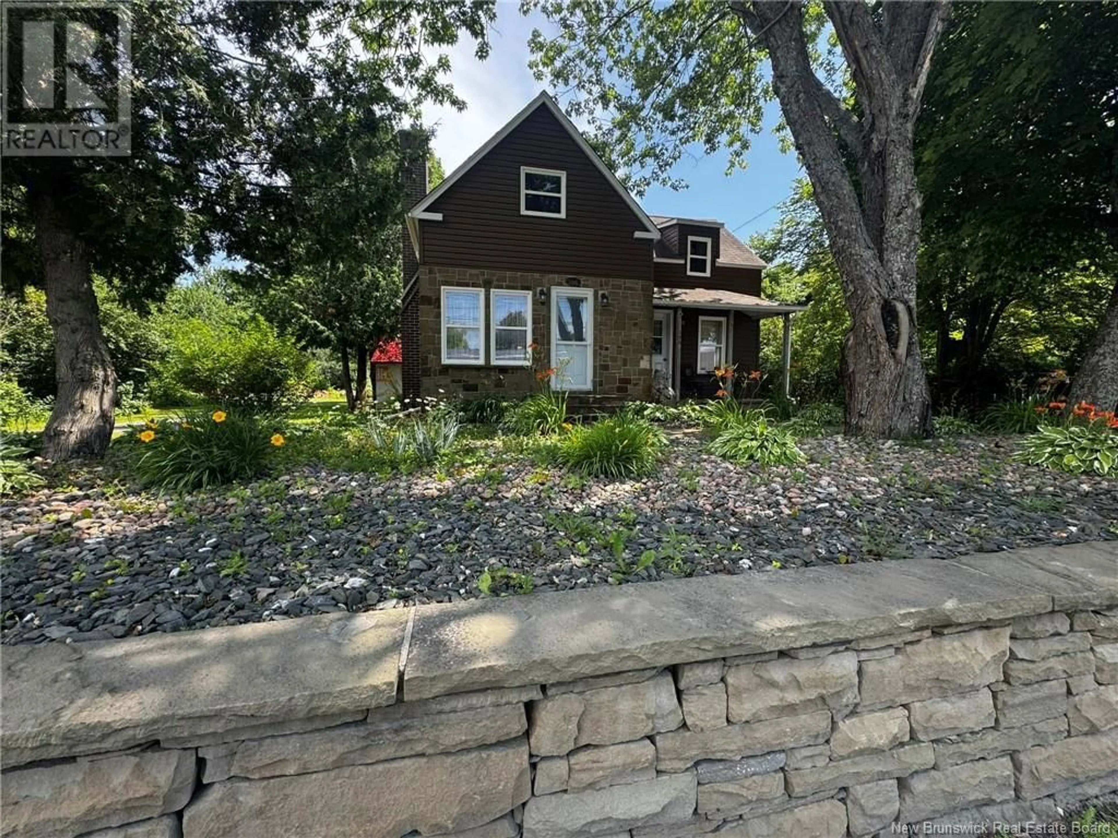 A pic from outside/outdoor area/front of a property/back of a property/a pic from drone, street for 296 WELLINGTON STREET, Miramichi New Brunswick E1N1P2