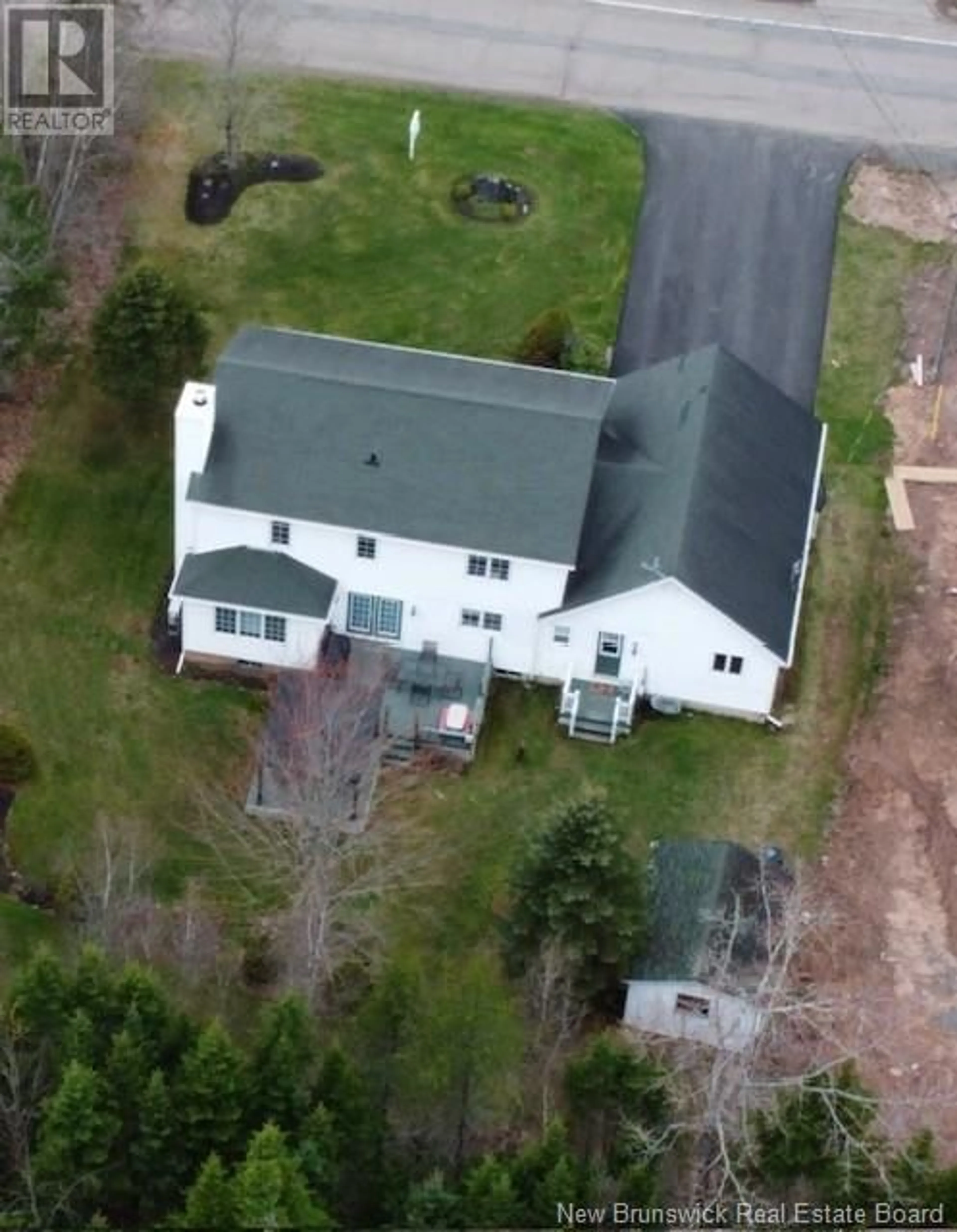 A pic from outside/outdoor area/front of a property/back of a property/a pic from drone, building for 48 RENFREW STREET, Petitcodiac New Brunswick E4Z4S7