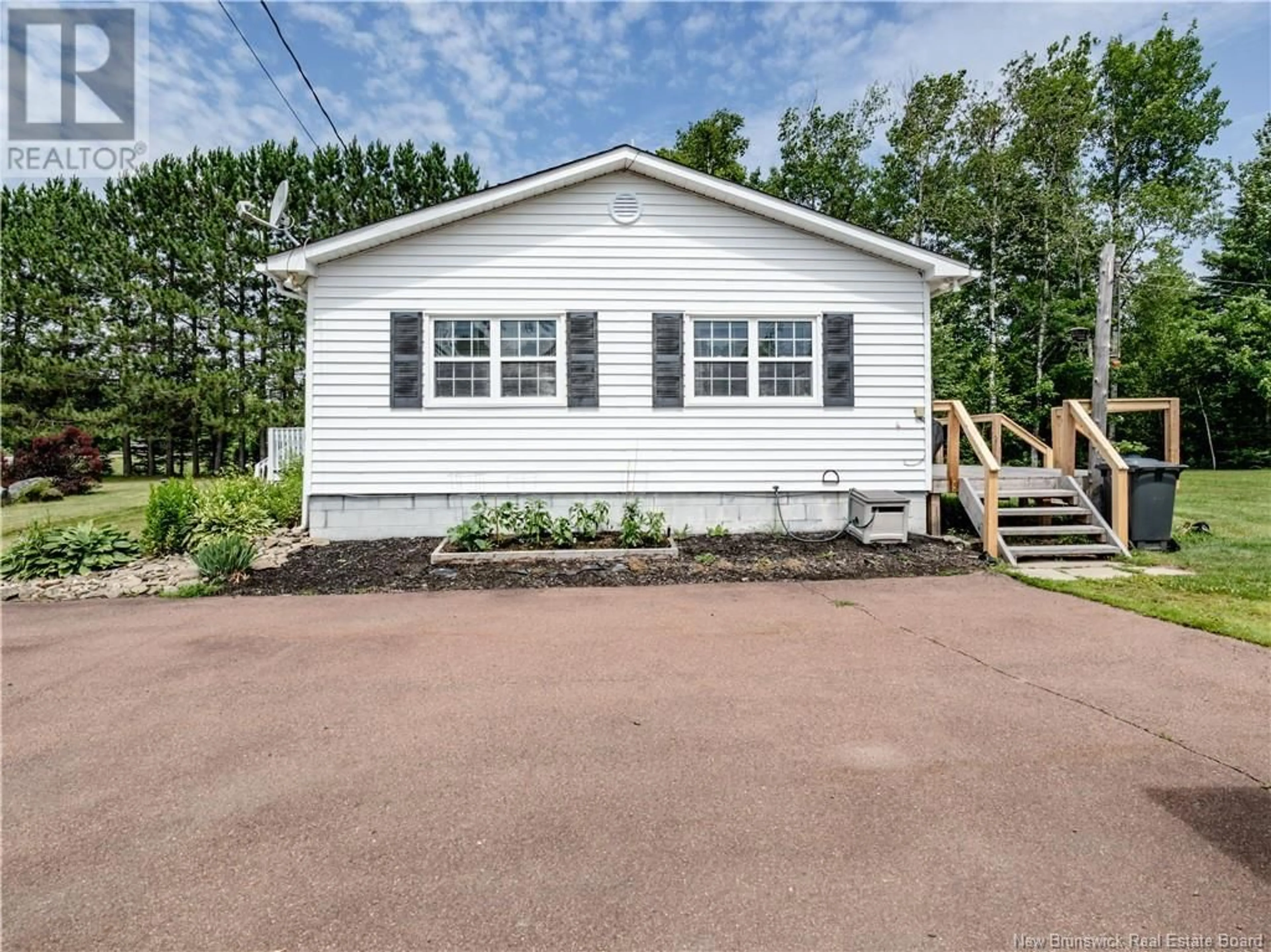 Home with vinyl exterior material, unknown for 10543 ROUTE 126, Acadie Siding New Brunswick E4Y2L3
