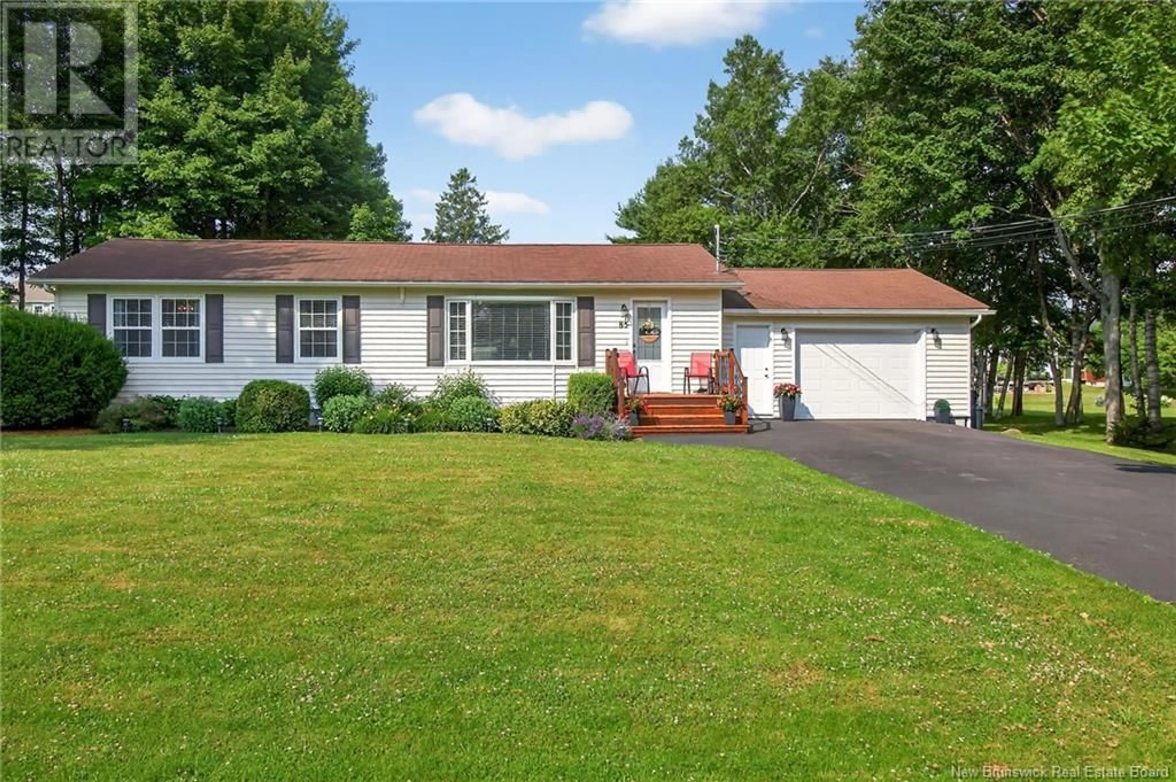 Home with vinyl exterior material, street for 85 MONTCLAIR STREET, Shediac New Brunswick E4P2J2