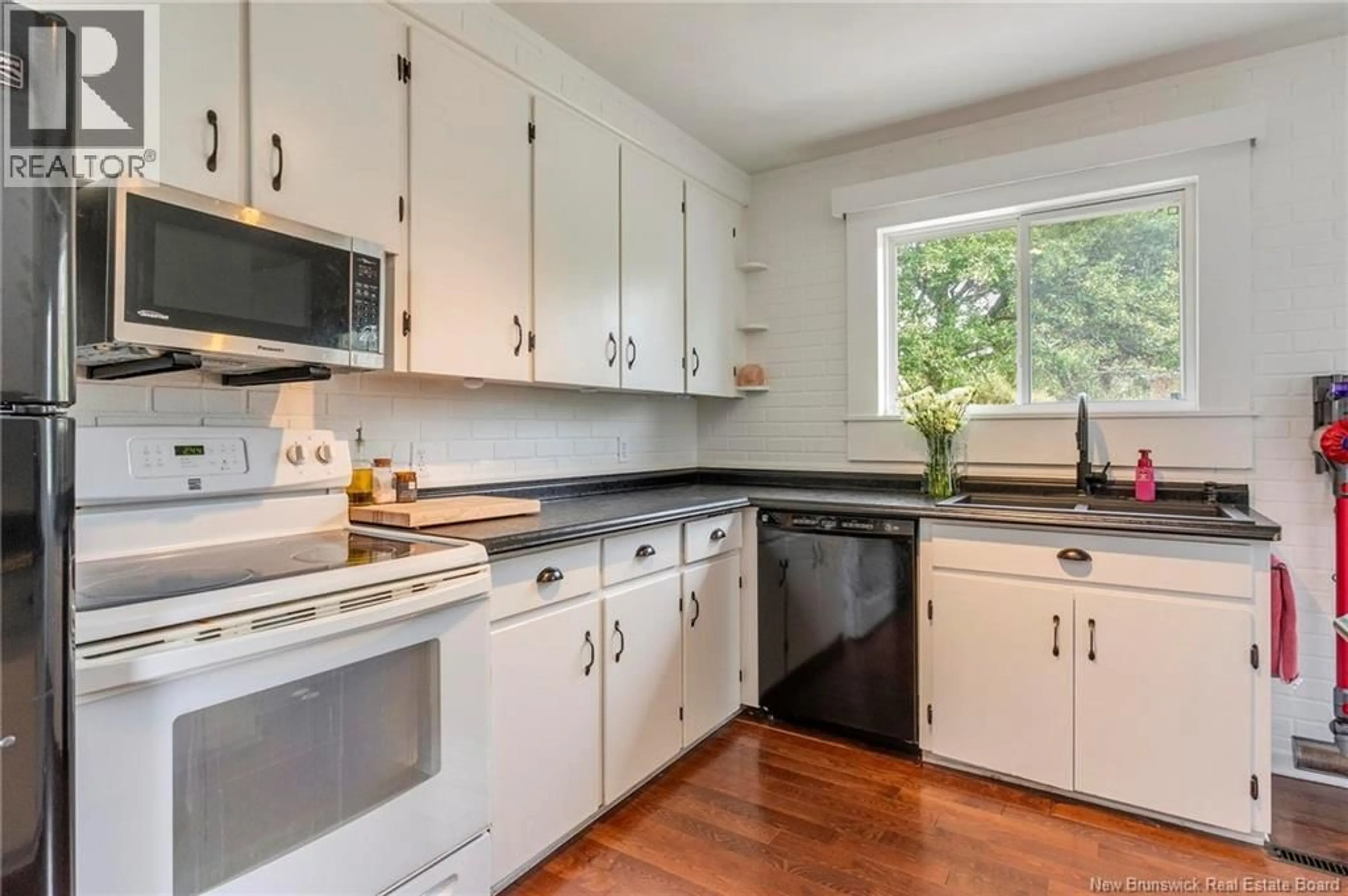 Standard kitchen, unknown for 20 BARBARA CRESCENT, Saint John New Brunswick E2J2K7