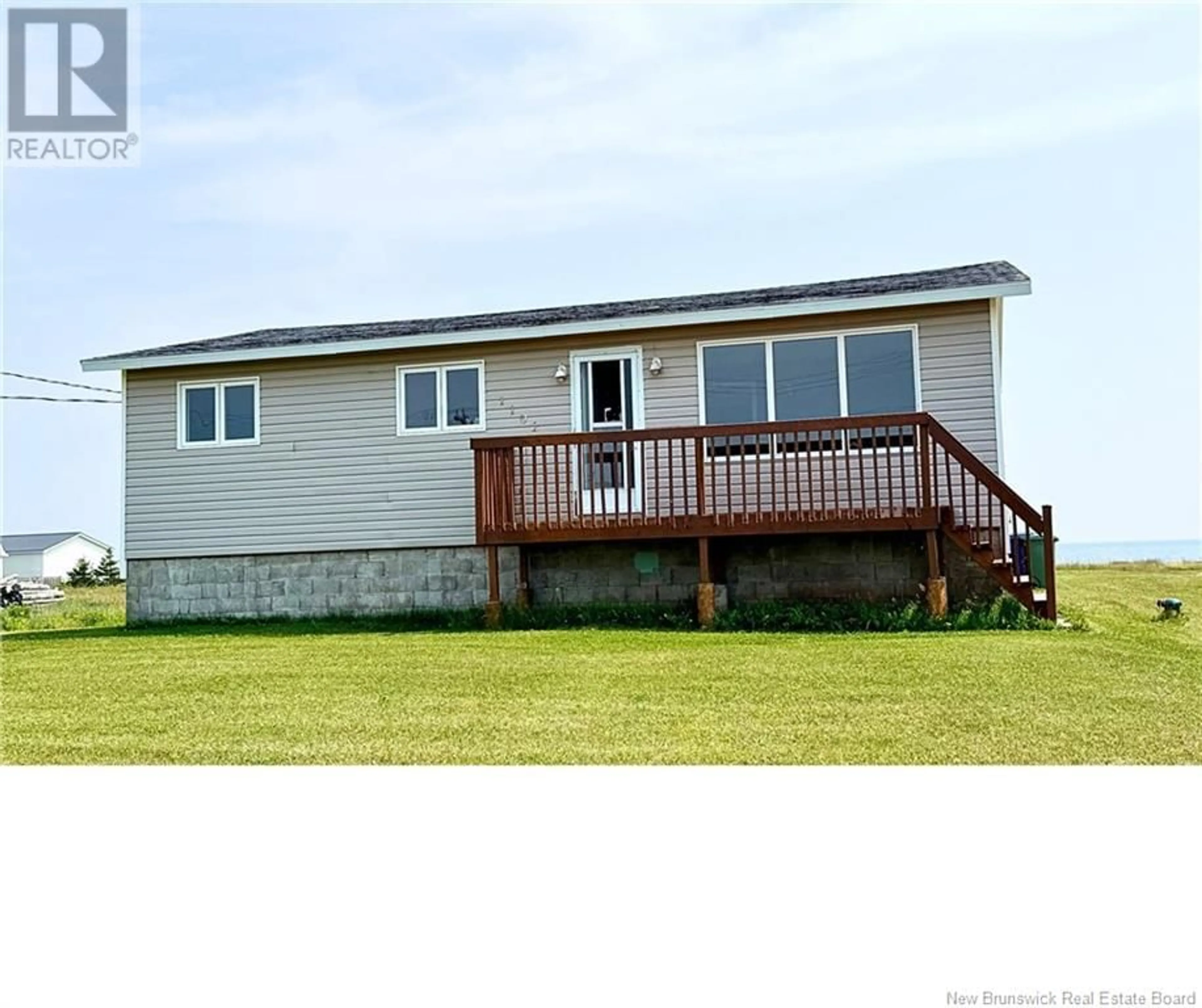 Home with vinyl exterior material, water/lake/river/ocean view for 1102 BOUL. DE LA MER, Sainte-Marie-Saint-Raphaël New Brunswick E8T1V6