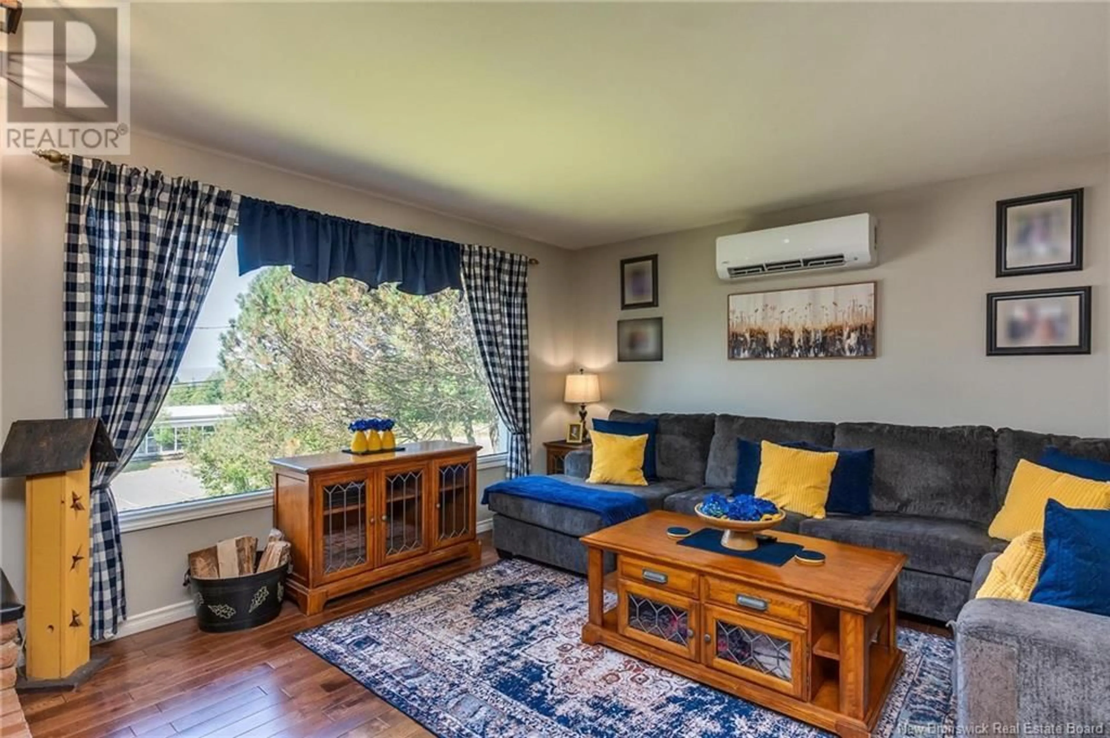 Living room with furniture, unknown for 91 CHALMERS, Saint John New Brunswick E2M6M6