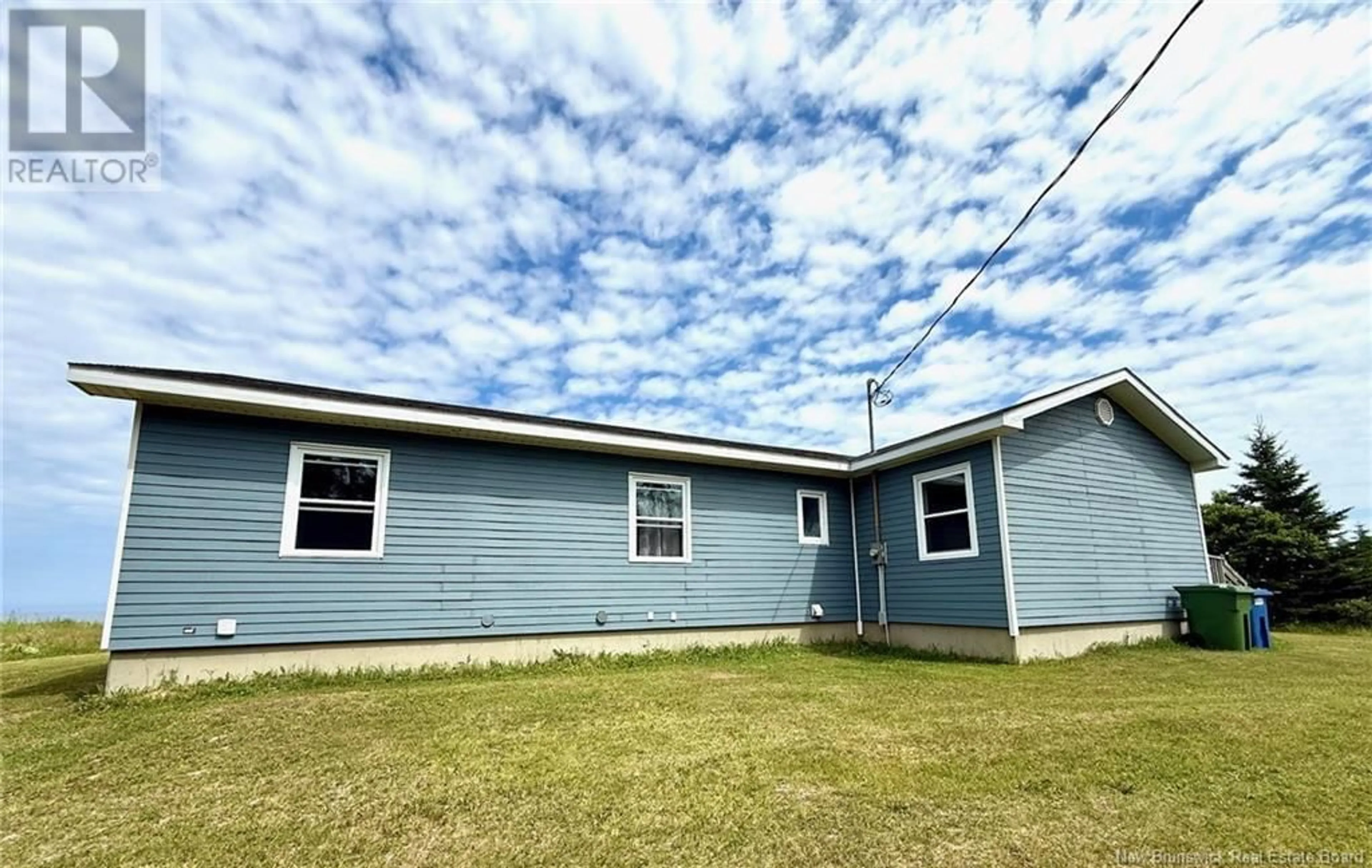 Home with vinyl exterior material, building for 59 RUE JEAN-LOUIS, Petit-Shippagan New Brunswick E8T3A3
