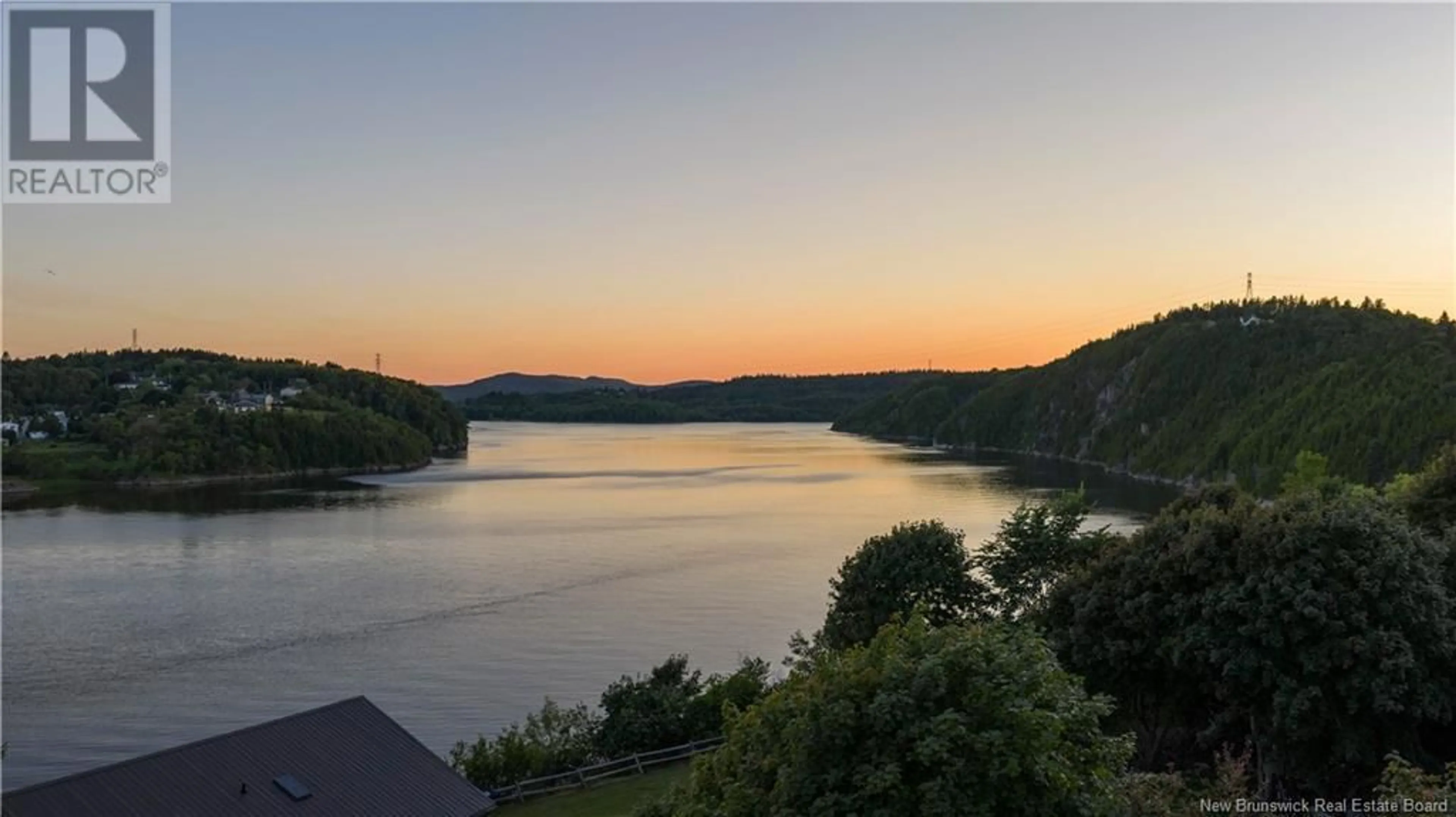 A pic from outside/outdoor area/front of a property/back of a property/a pic from drone, water/lake/river/ocean view for 71 POKIOK ROAD, Saint John New Brunswick E2K1P7