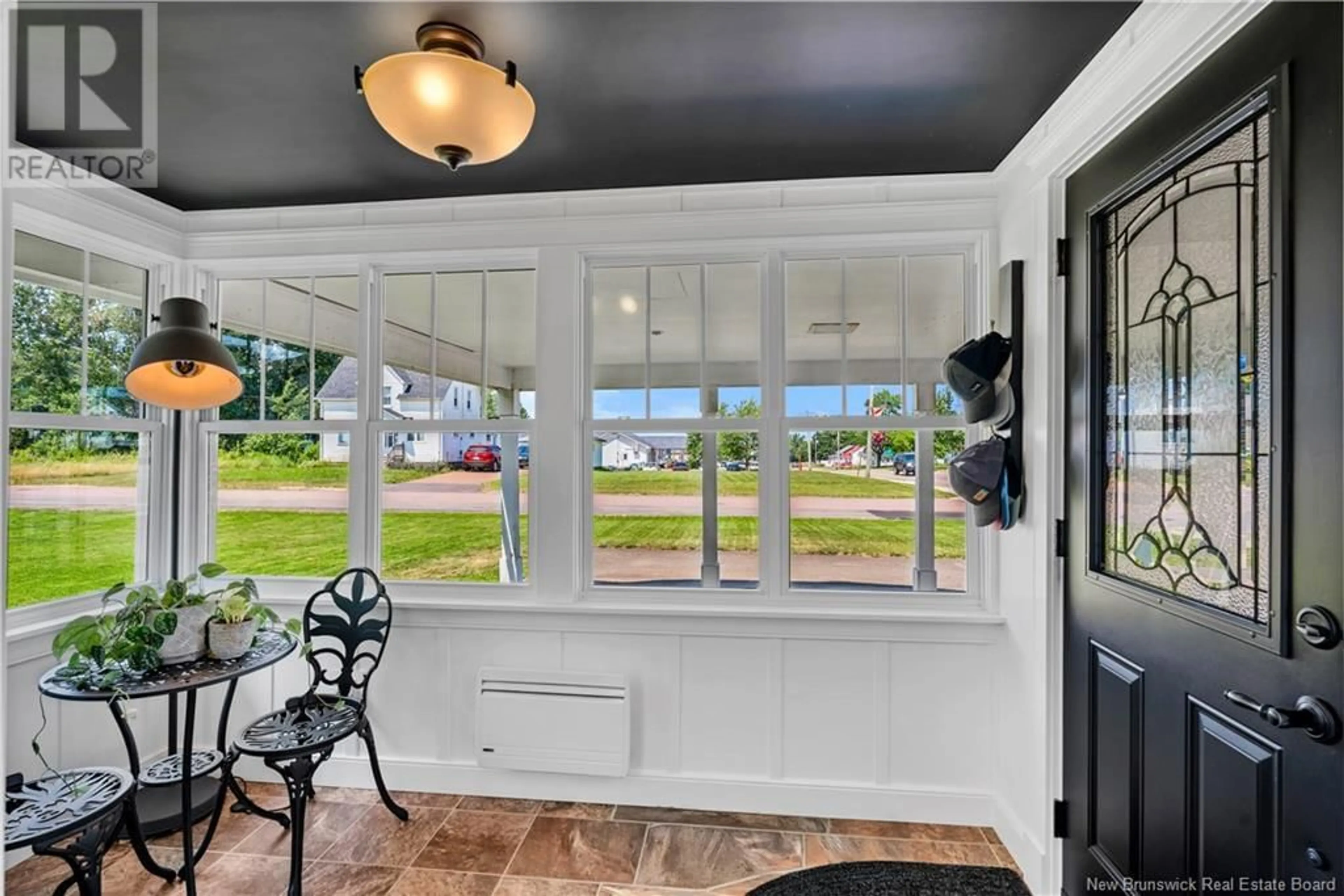 Indoor entryway for 4562 RUE PRINCIPALE, Saint-Antoine New Brunswick E4V1R3