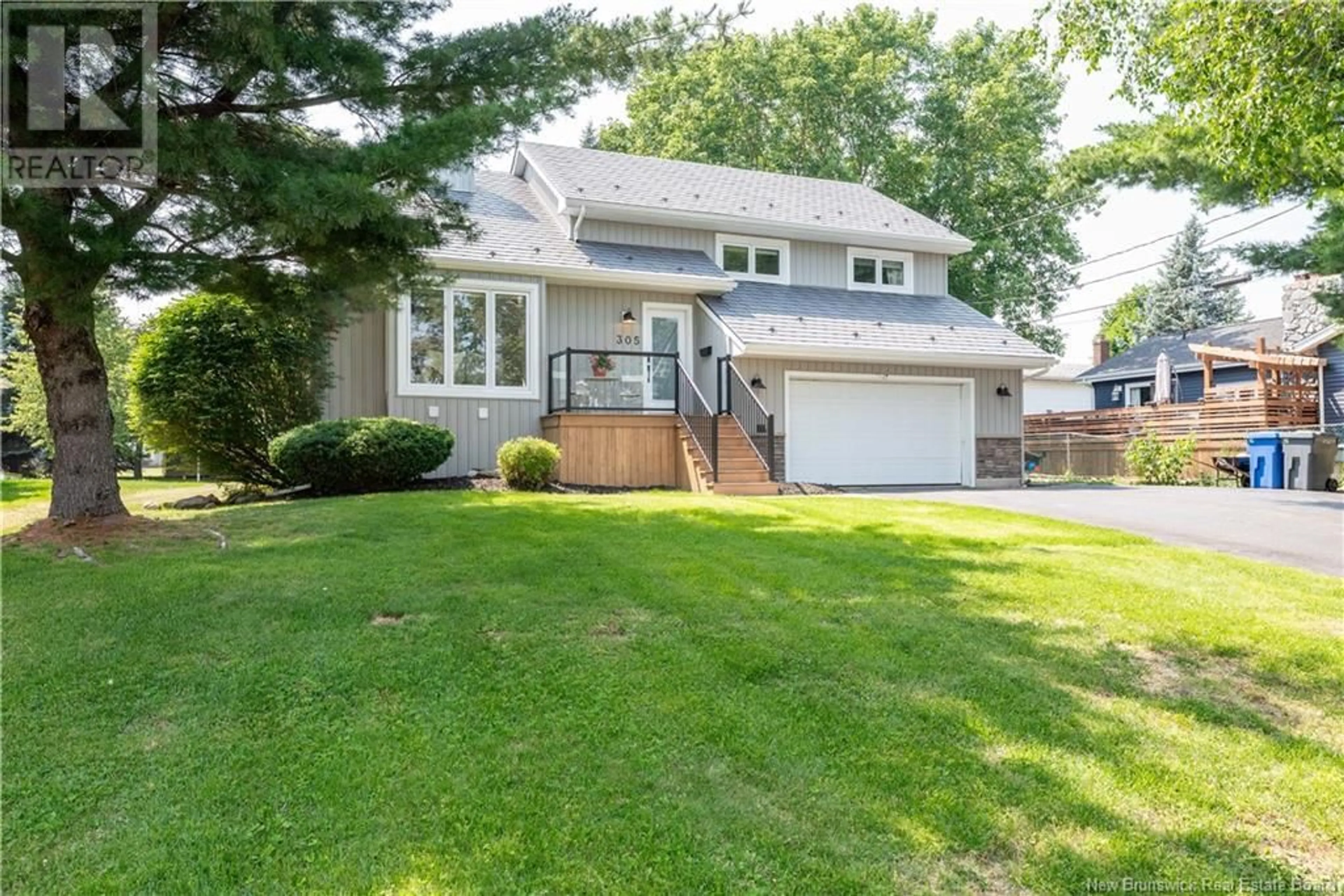Home with vinyl exterior material, street for 305 THIBODEAU, Dieppe New Brunswick E1A1W1