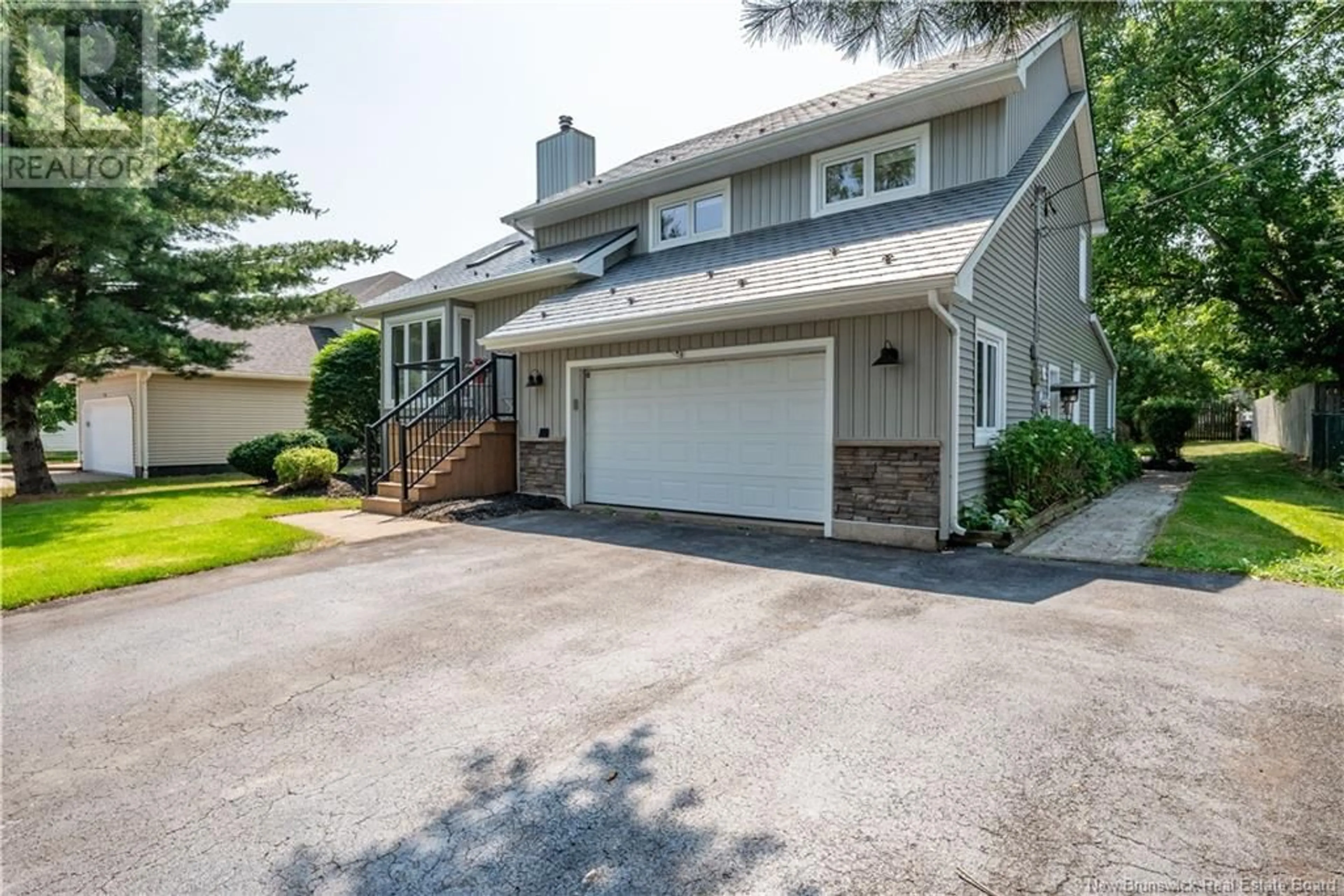 Home with vinyl exterior material, street for 305 THIBODEAU, Dieppe New Brunswick E1A1W1