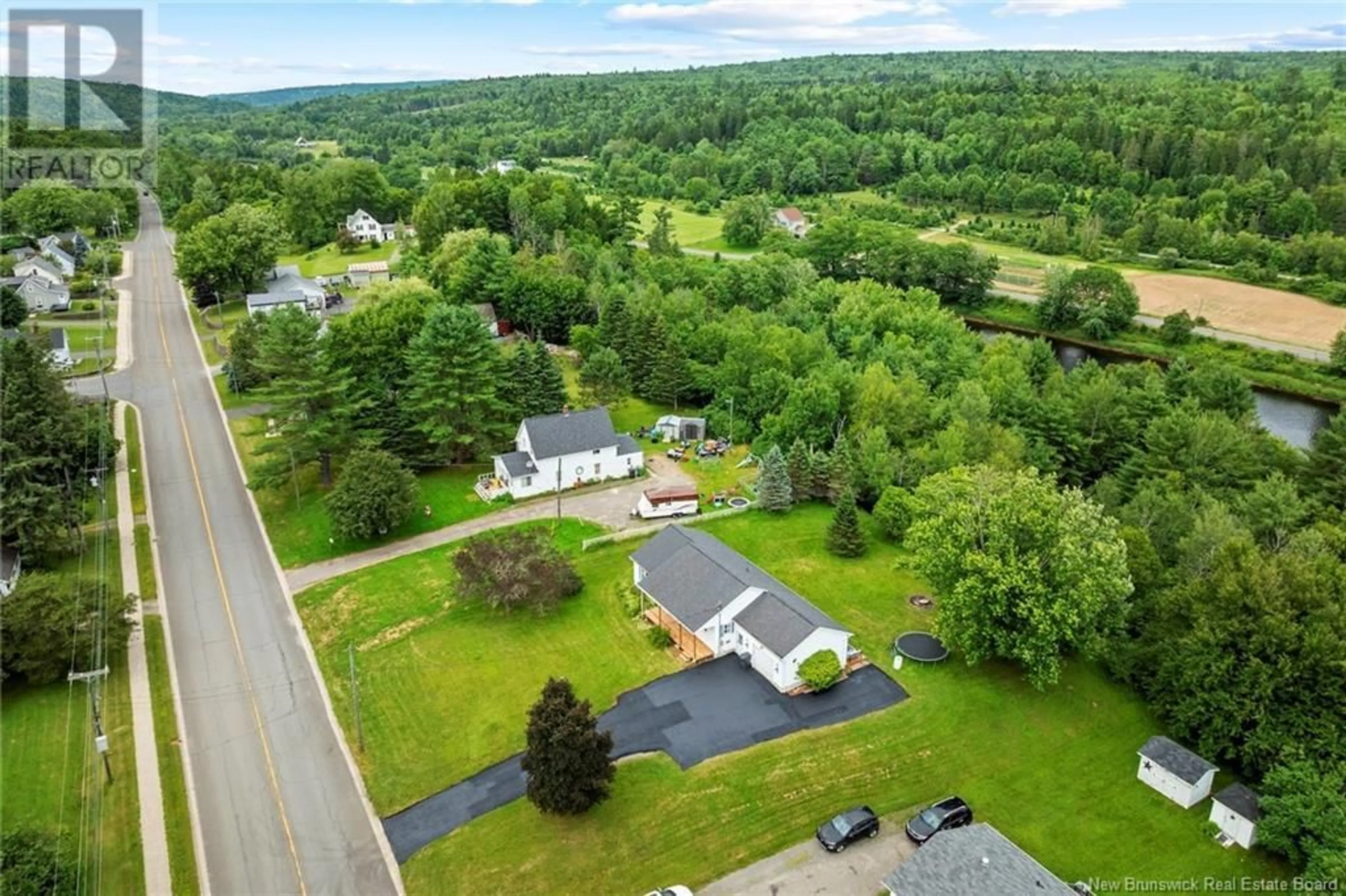 A pic from outside/outdoor area/front of a property/back of a property/a pic from drone, unknown for 586 CANADA STREET, Fredericton New Brunswick E3A4A7