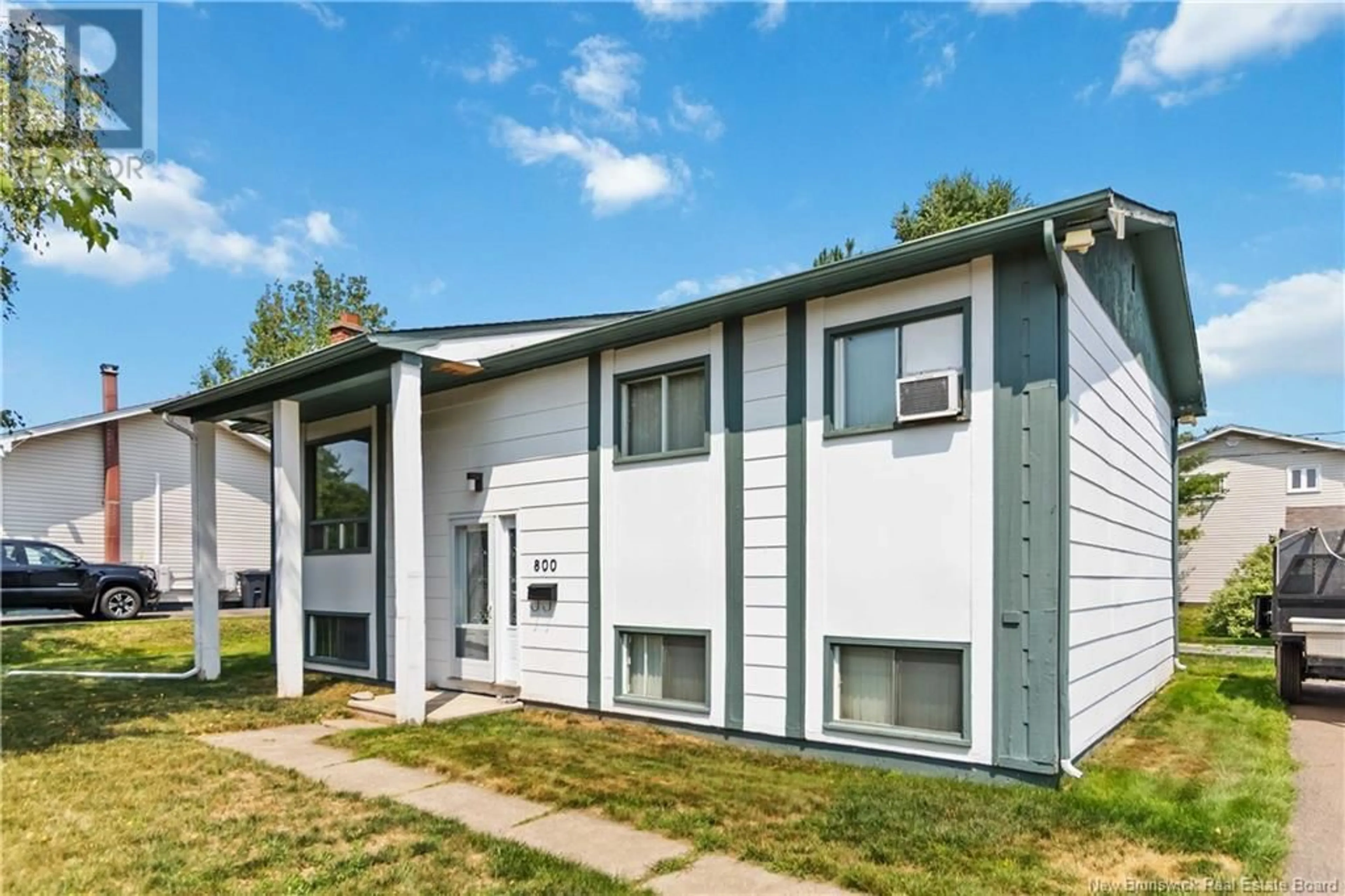 Home with vinyl exterior material, building for 800 BERNARD, Dieppe New Brunswick E1A5B1
