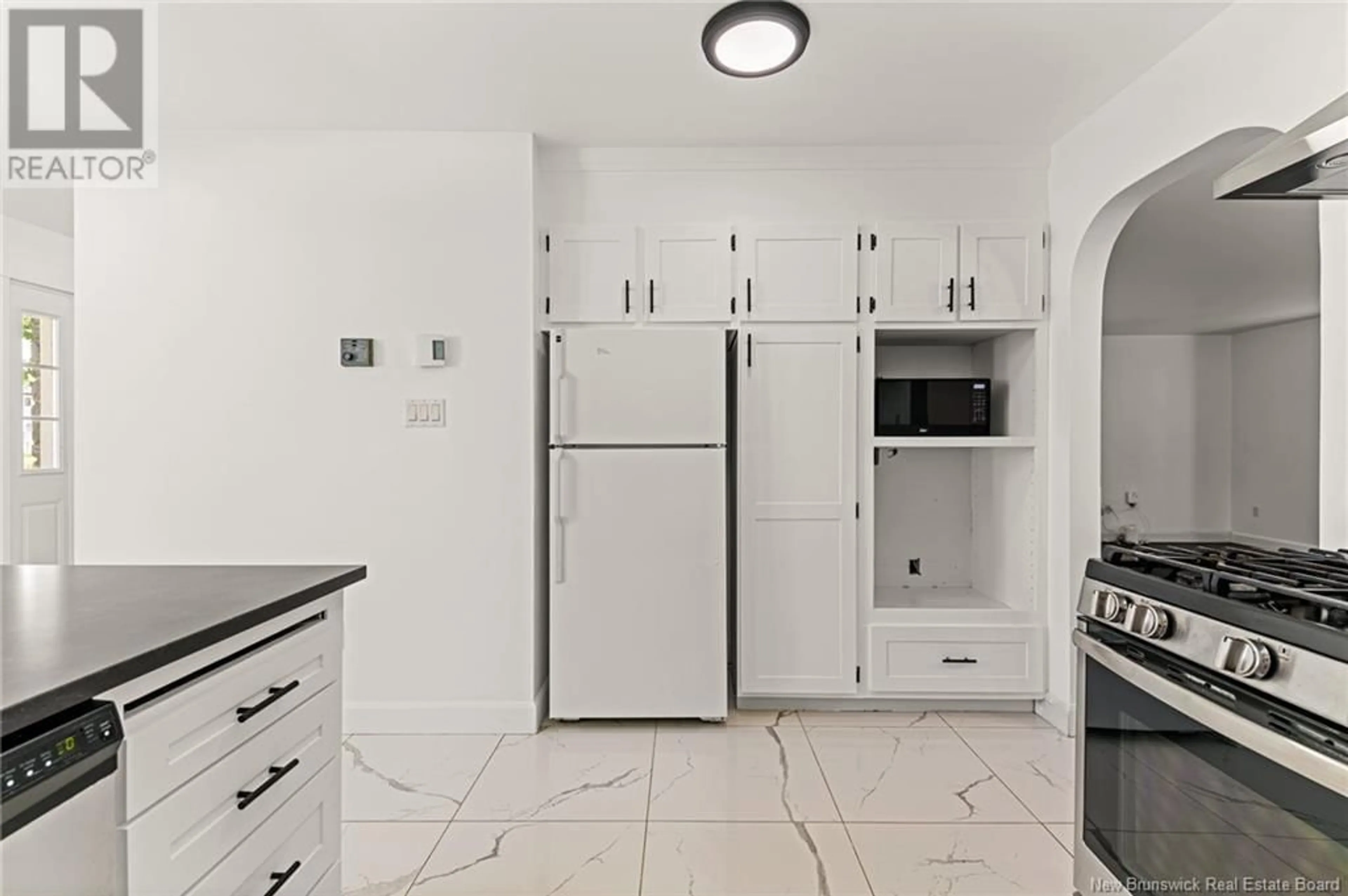 Standard kitchen, ceramic/tile floor for 55 SUNSHINE DRIVE, Moncton New Brunswick E1G2A3
