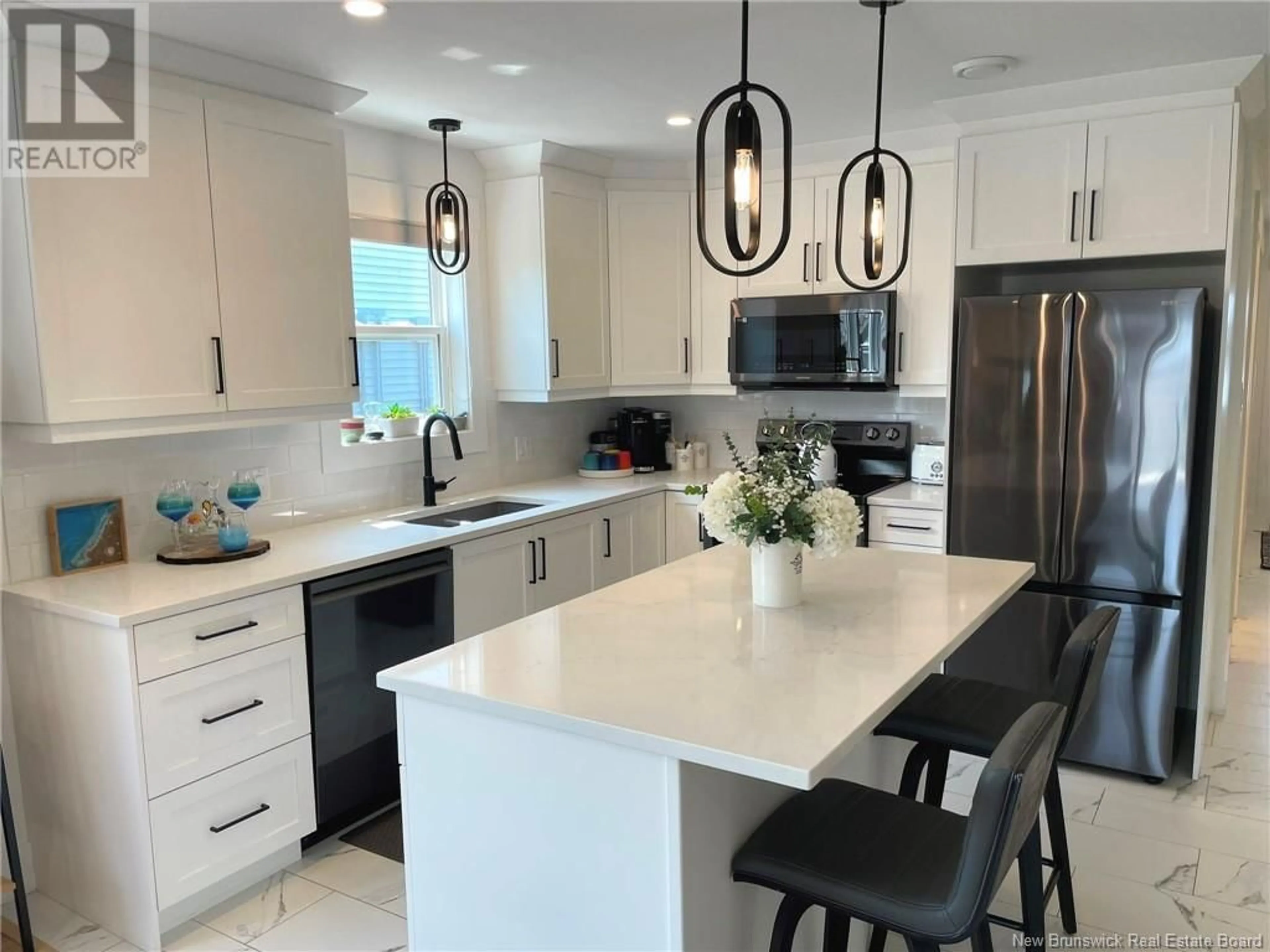 Contemporary kitchen, ceramic/tile floor for 140 MONIQUE STREET, Shediac New Brunswick E4P0N8