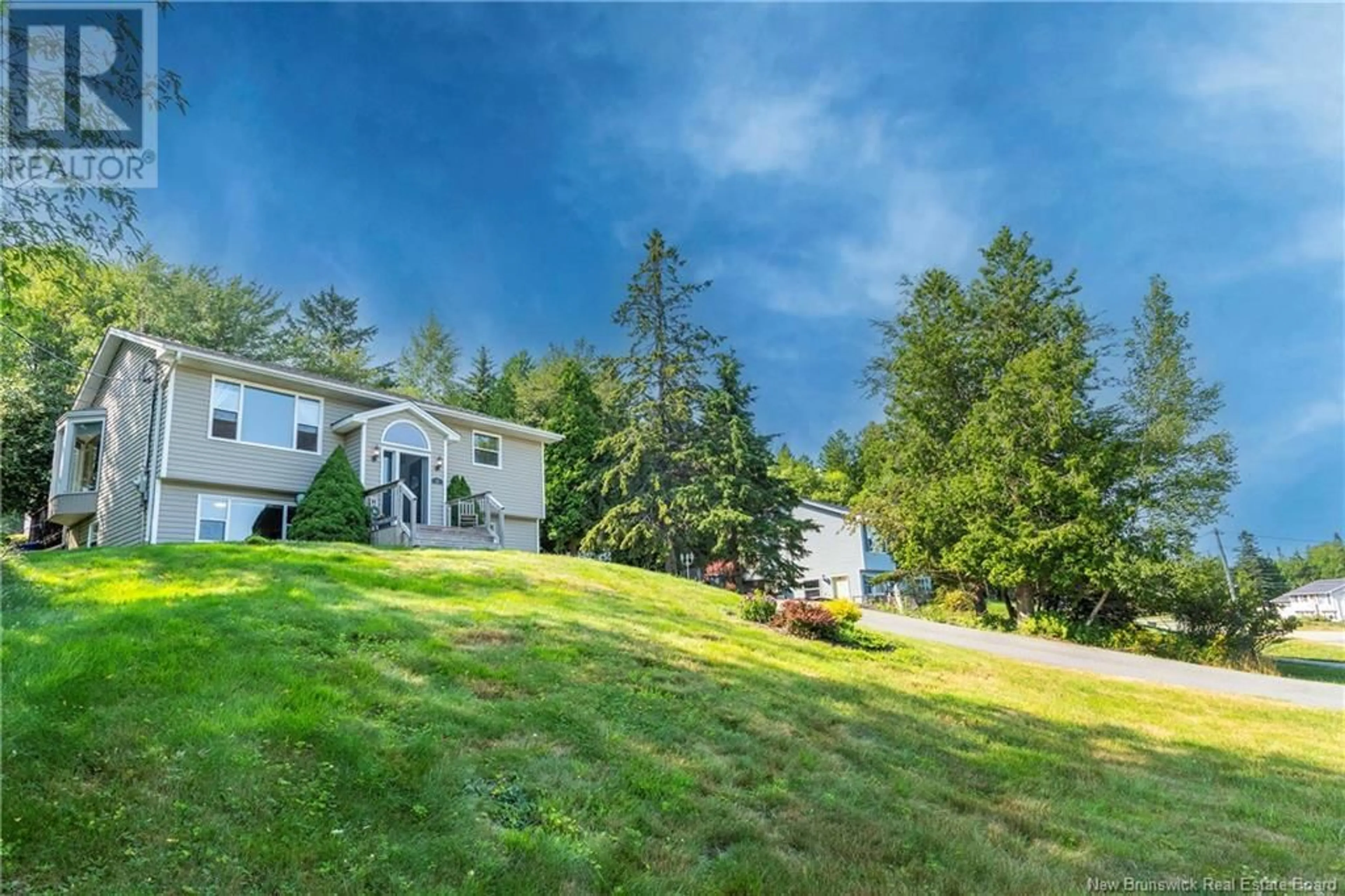 A pic from outside/outdoor area/front of a property/back of a property/a pic from drone, water/lake/river/ocean view for 11 WHITEHORSE, Quispamsis New Brunswick E2E6C1