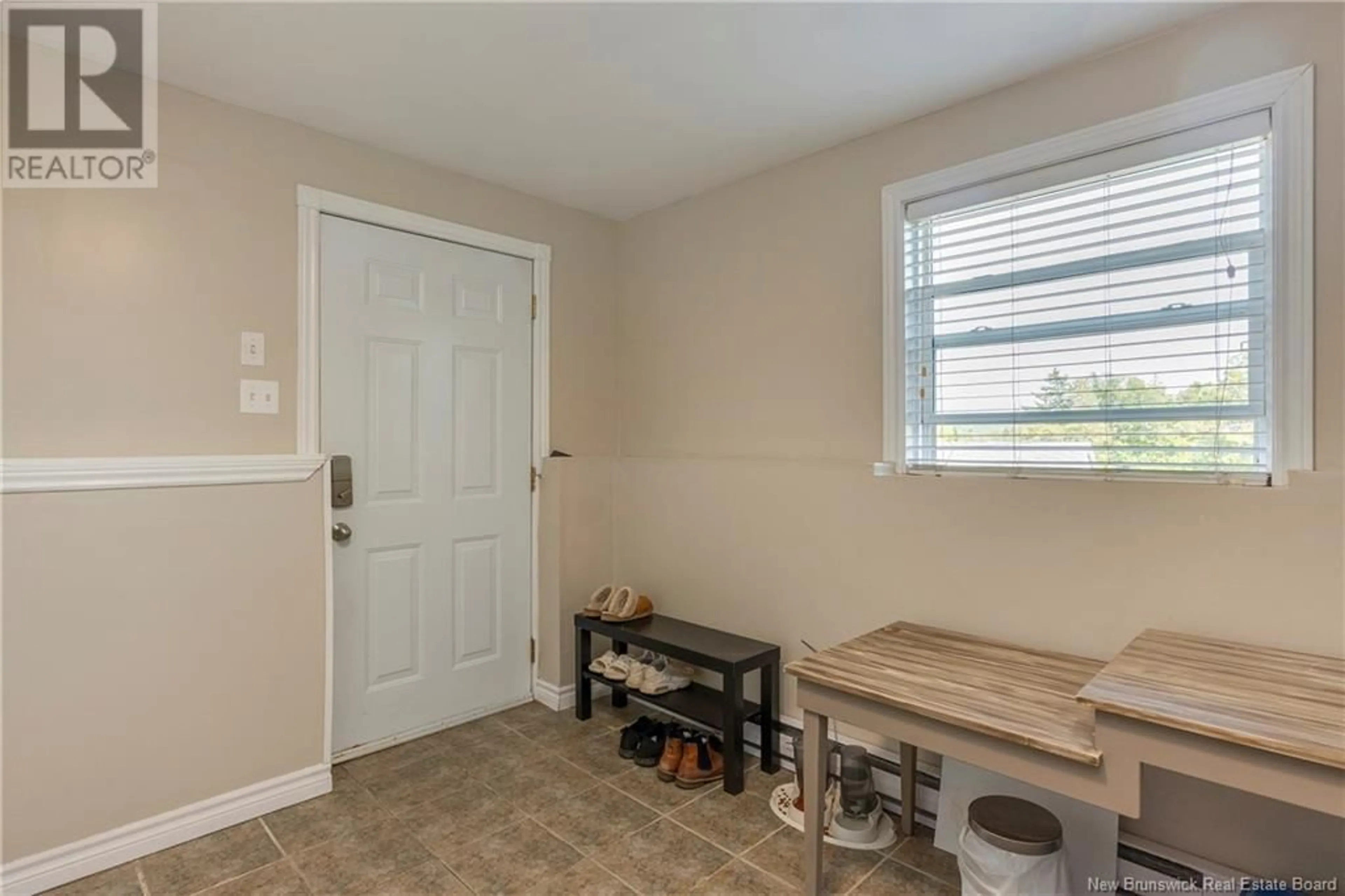 Indoor entryway for 11 WHITEHORSE, Quispamsis New Brunswick E2E6C1