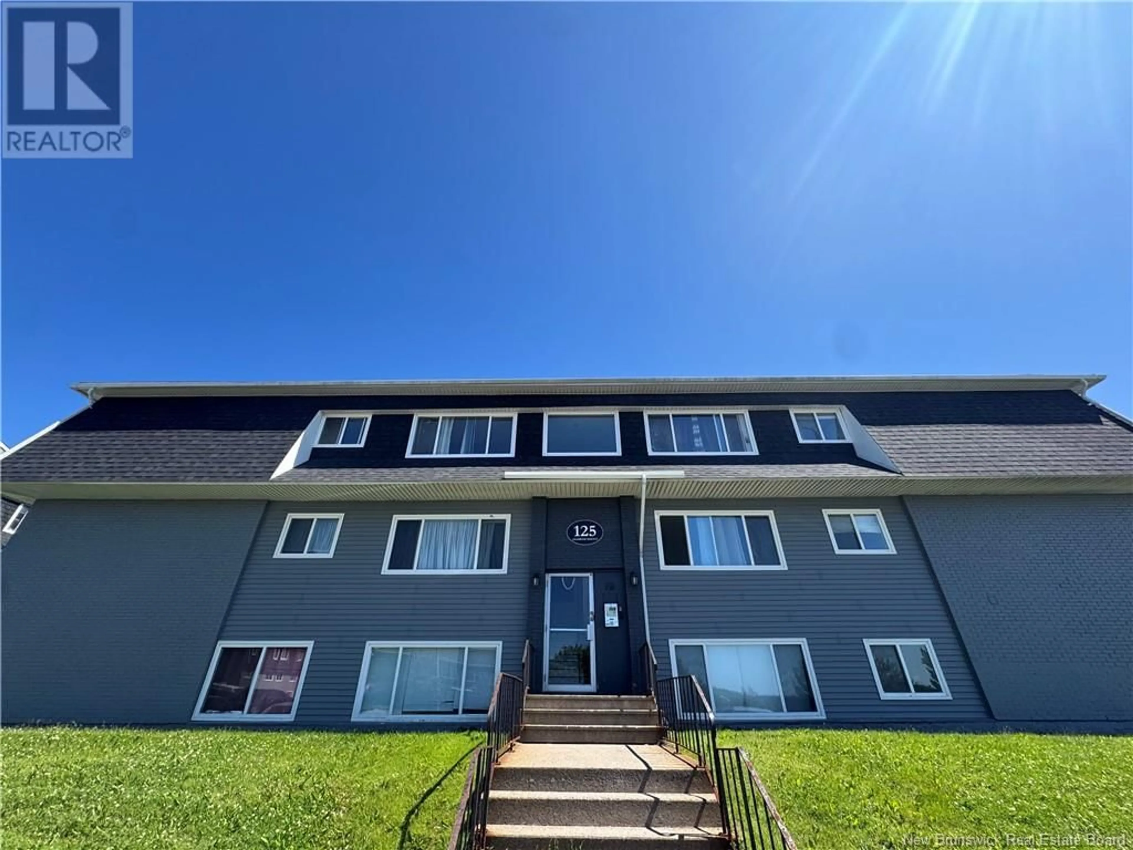 A pic from outside/outdoor area/front of a property/back of a property/a pic from drone, building for 9 - 125 COLDBROOK CRESCENT, Saint John New Brunswick E2J3Z3