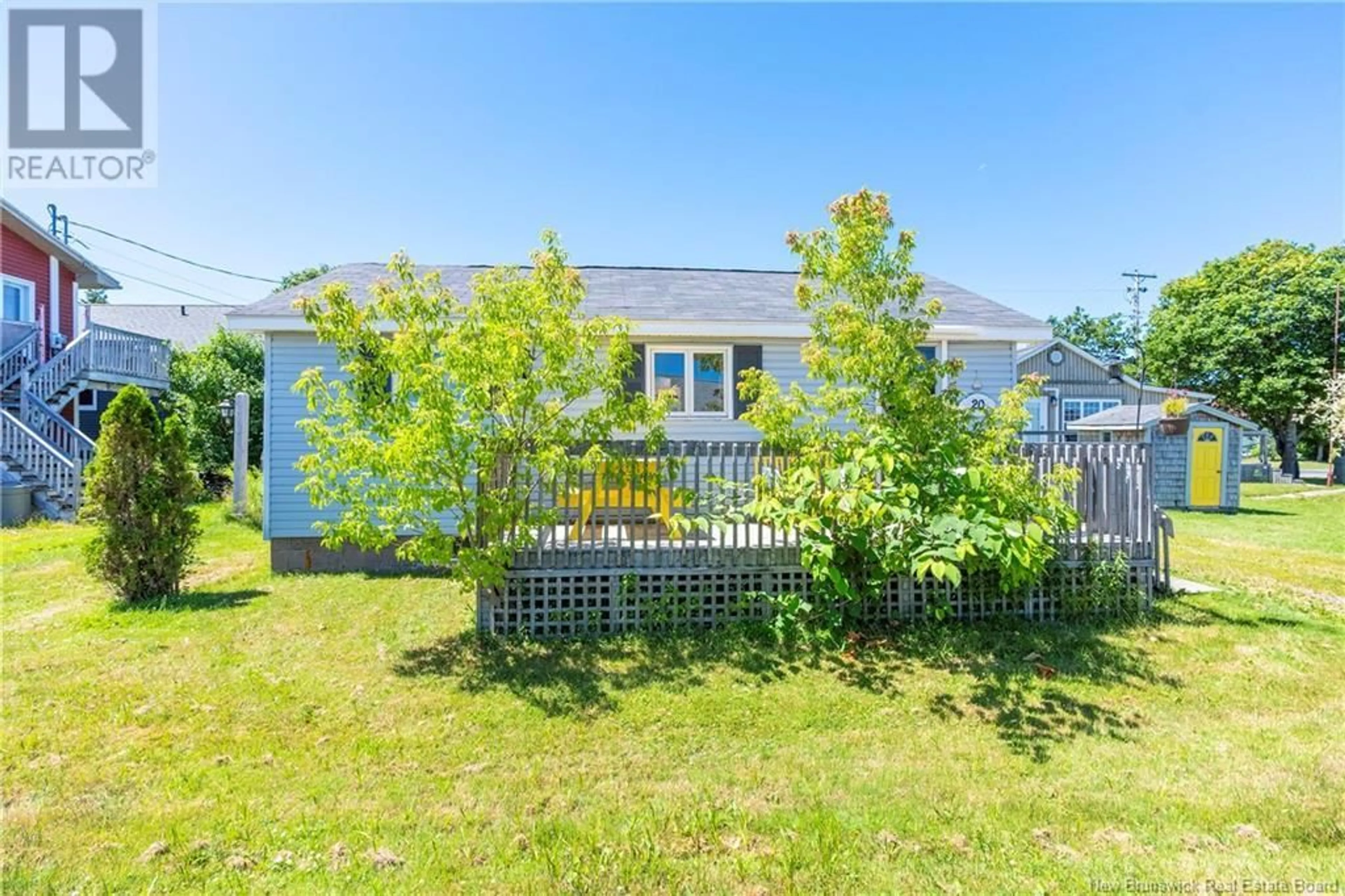 A pic from outside/outdoor area/front of a property/back of a property/a pic from drone, unknown for 20 WILLIAM ROAD, Shediac New Brunswick E4P5K3