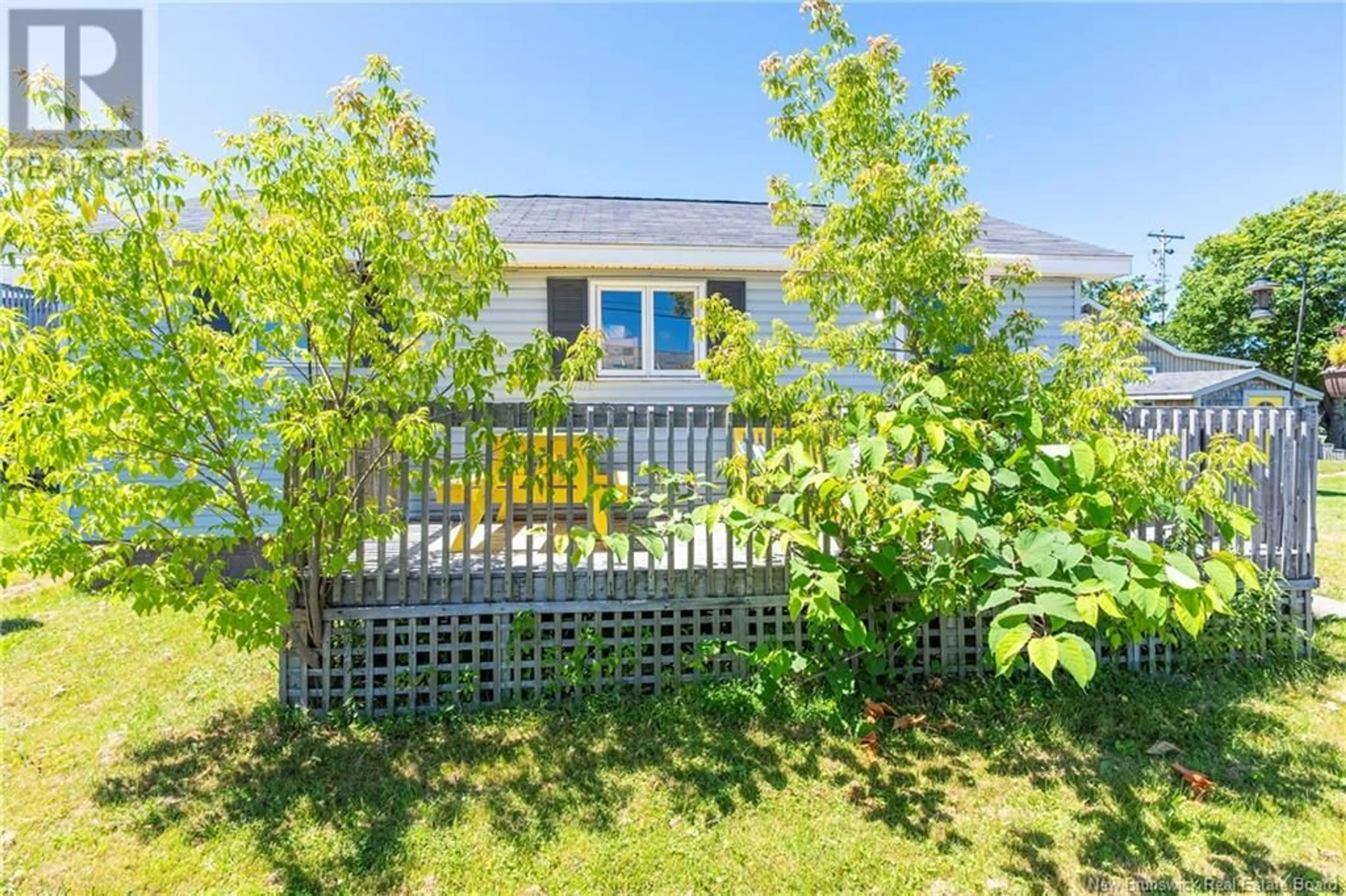 A pic from outside/outdoor area/front of a property/back of a property/a pic from drone, unknown for 20 WILLIAM ROAD, Shediac New Brunswick E4P5K3
