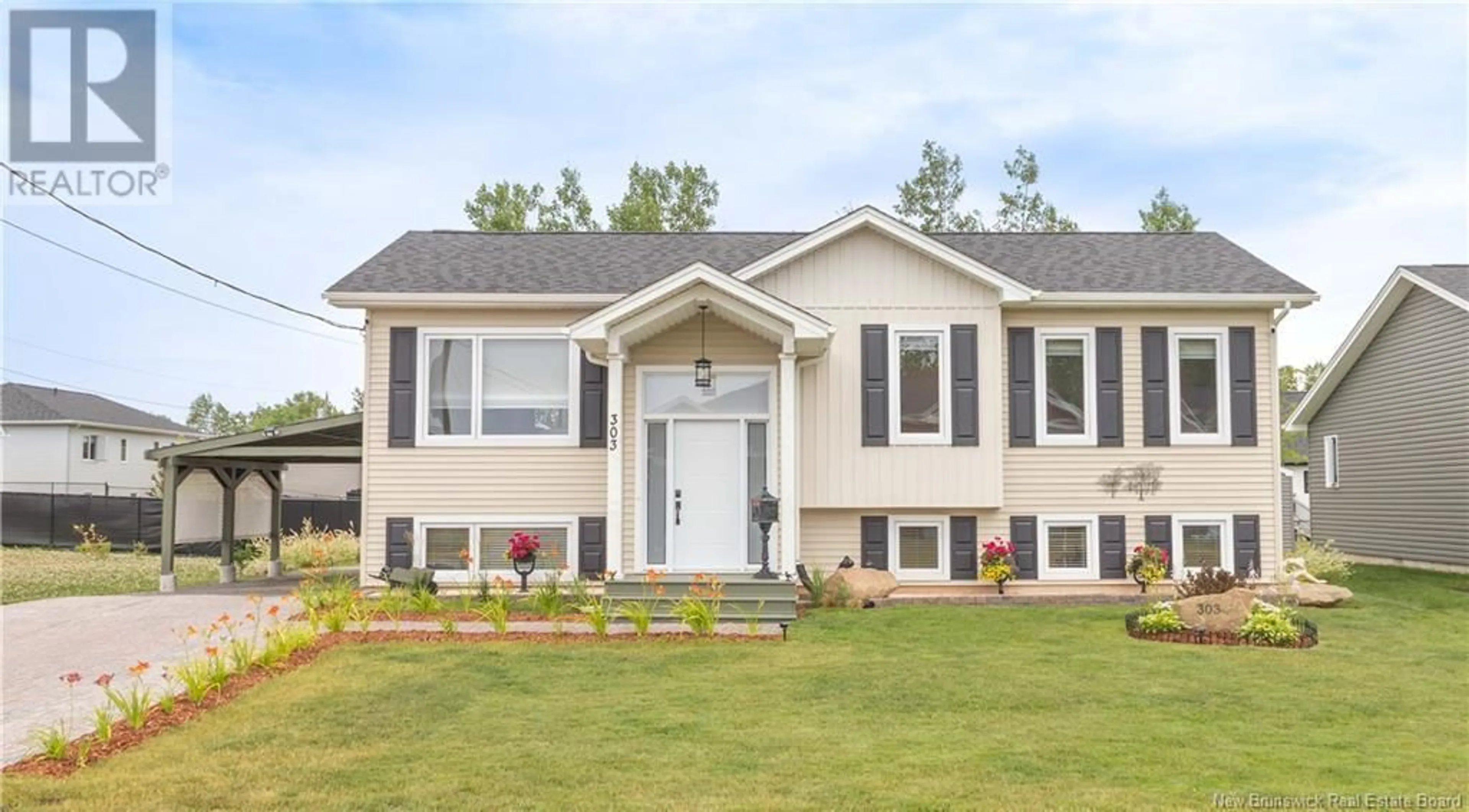 Home with vinyl exterior material, unknown for 303 CHATELLERAULT, Shediac New Brunswick E4P0L3