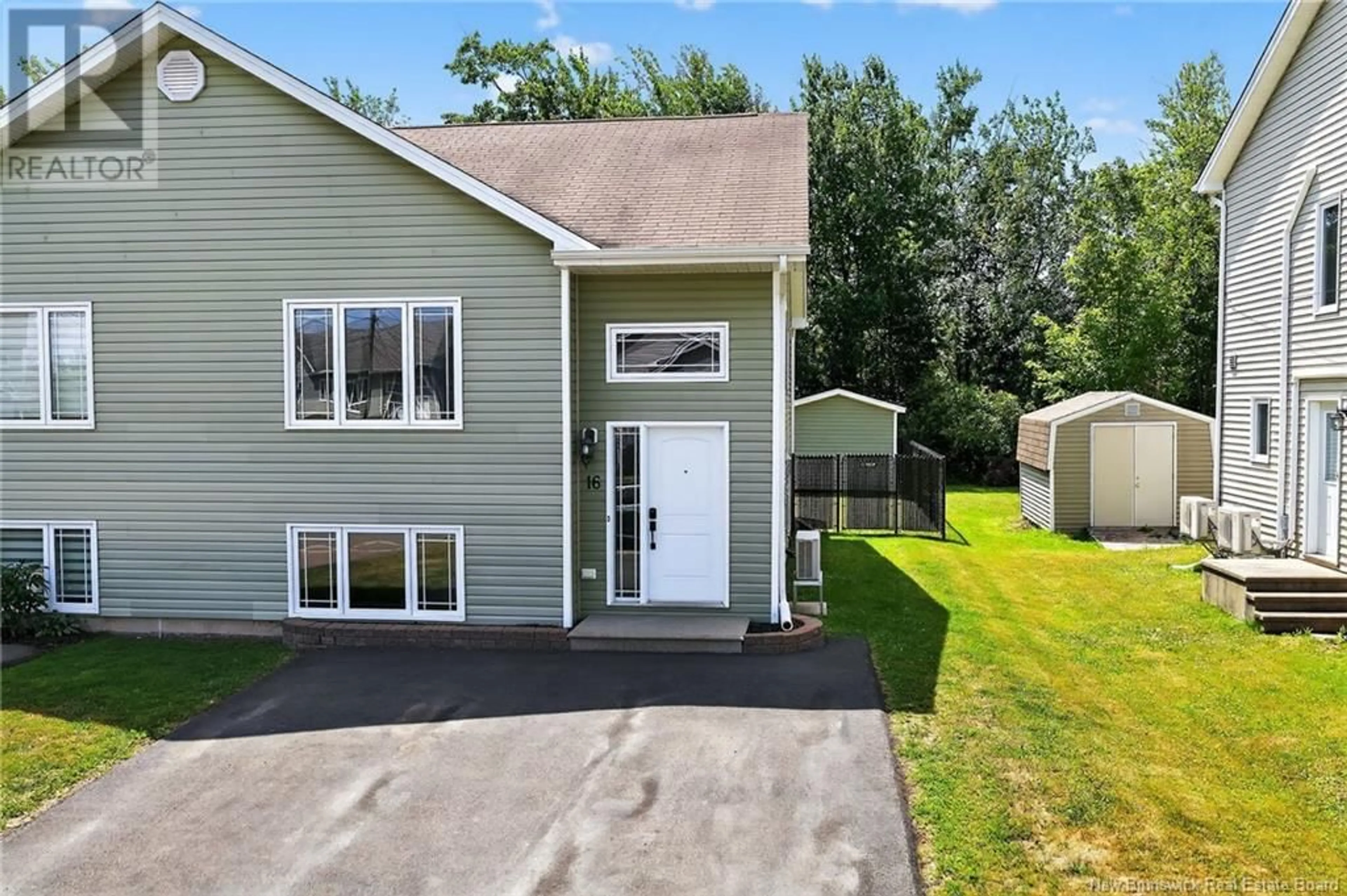 Home with vinyl exterior material, unknown for 16 SALEM COURT, Moncton New Brunswick E1G0G5