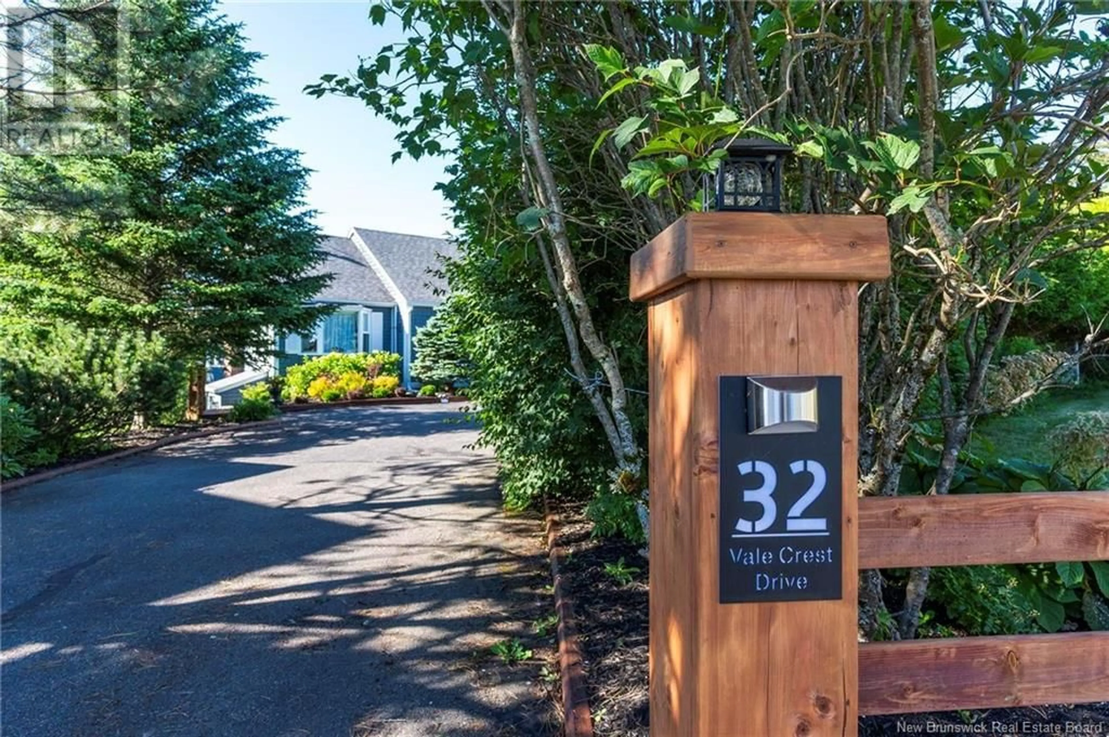 Unknown for 32 VALE CREST DRIVE, Saint John New Brunswick E2M4B7