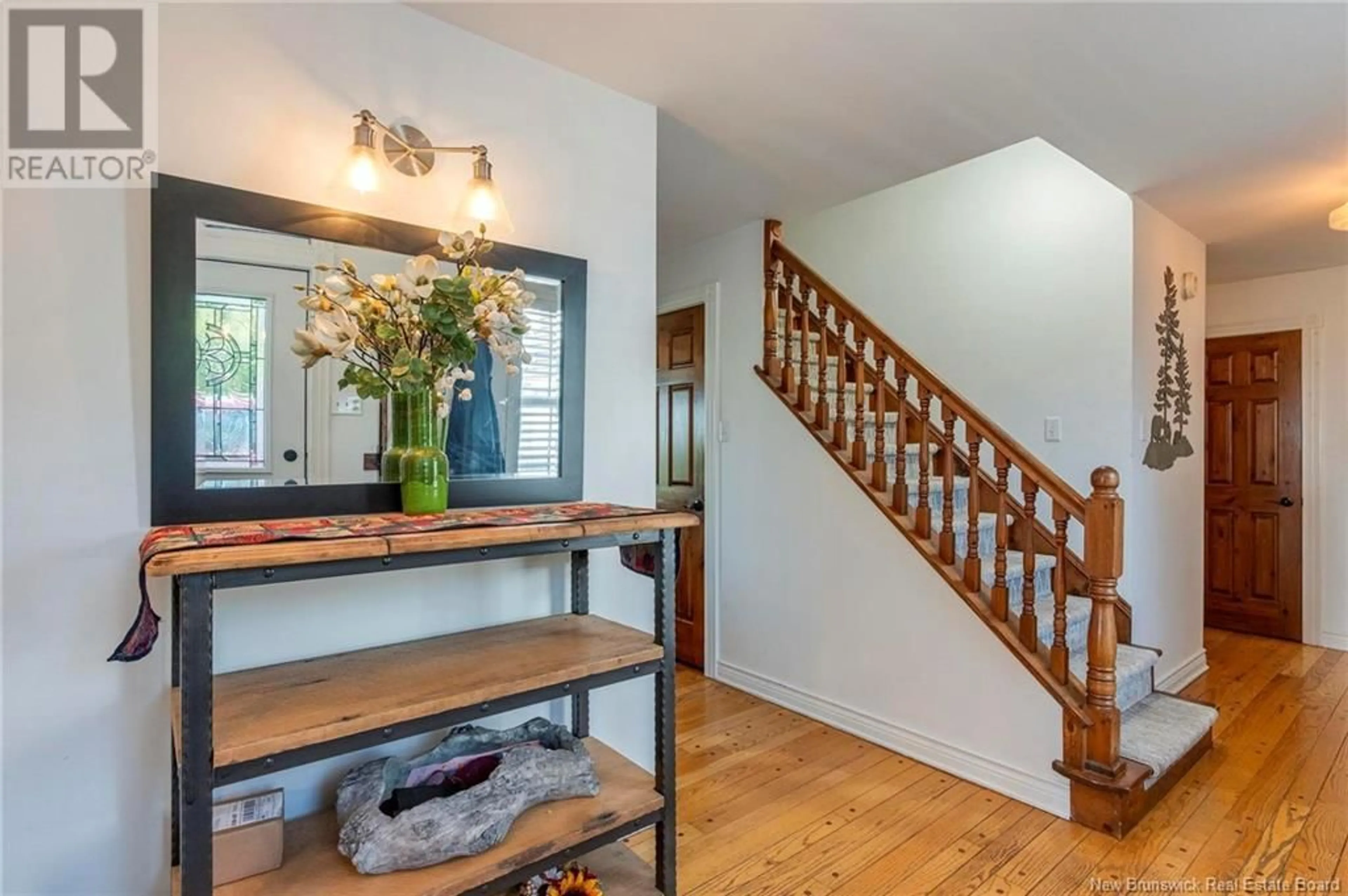 Indoor entryway for 32 VALE CREST DRIVE, Saint John New Brunswick E2M4B7