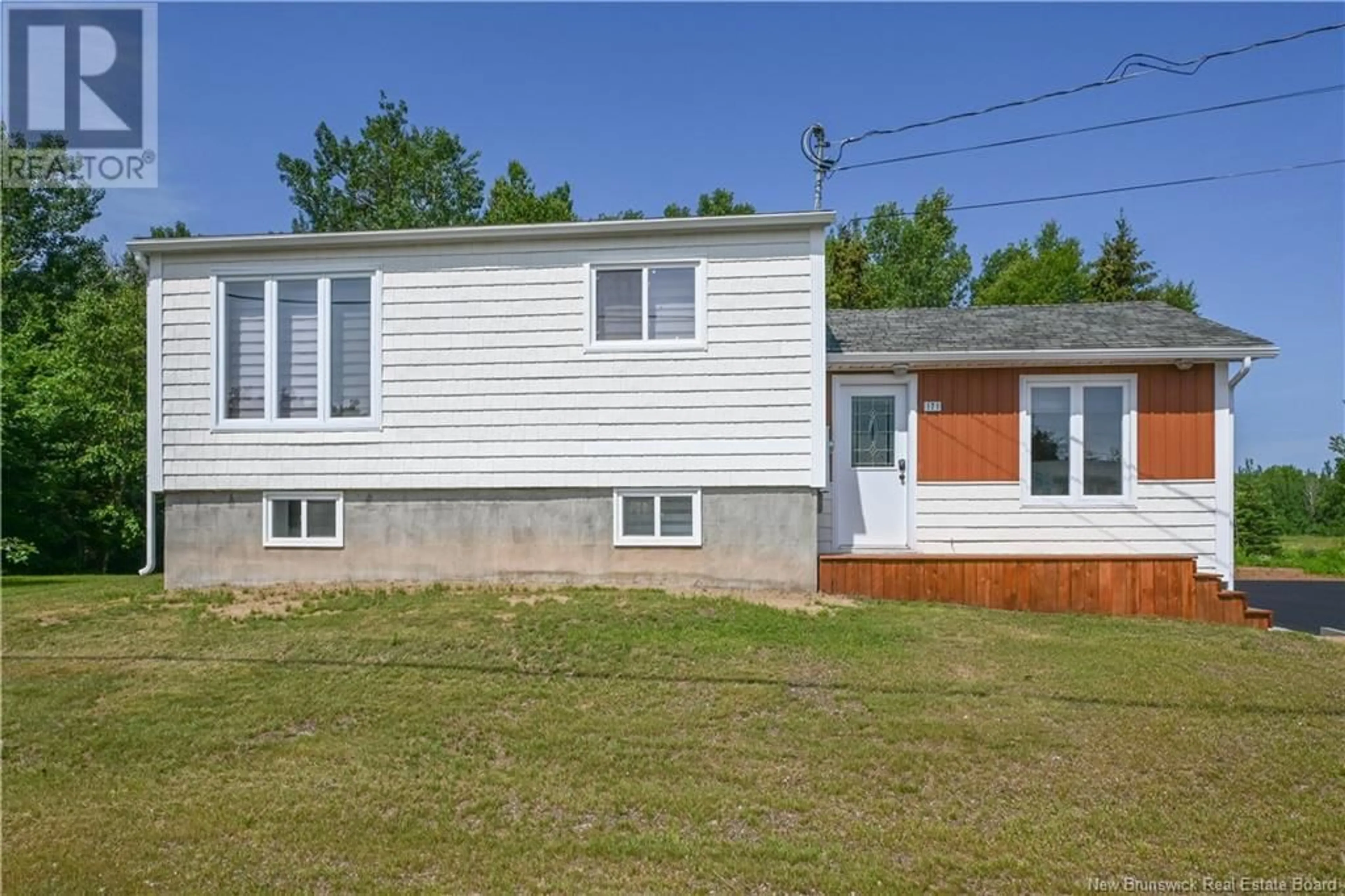 Home with vinyl exterior material, street for 171 12E RUE STREET, Shippagan New Brunswick E8S1C4