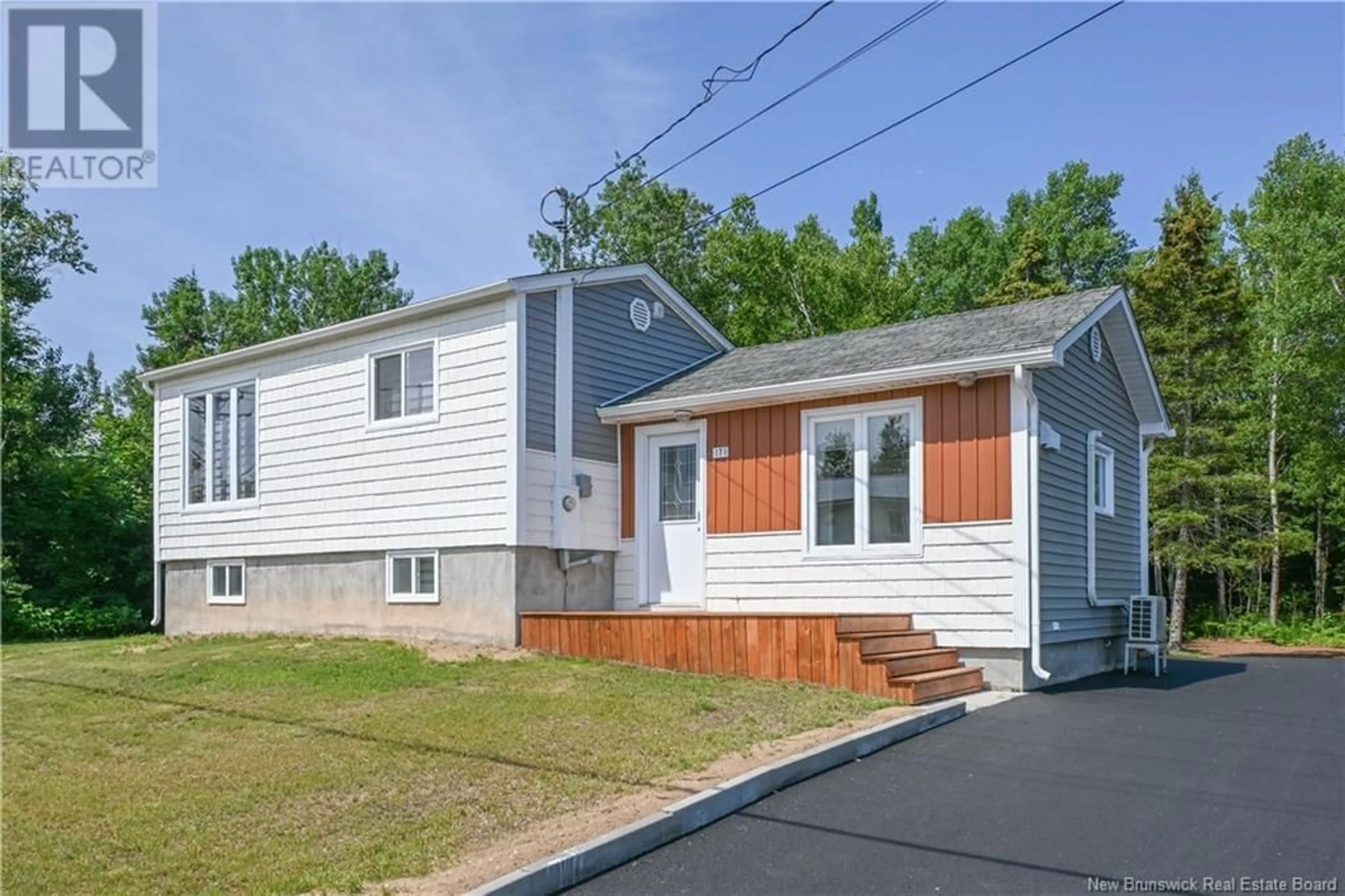 Home with vinyl exterior material, street for 171 12E RUE STREET, Shippagan New Brunswick E8S1C4