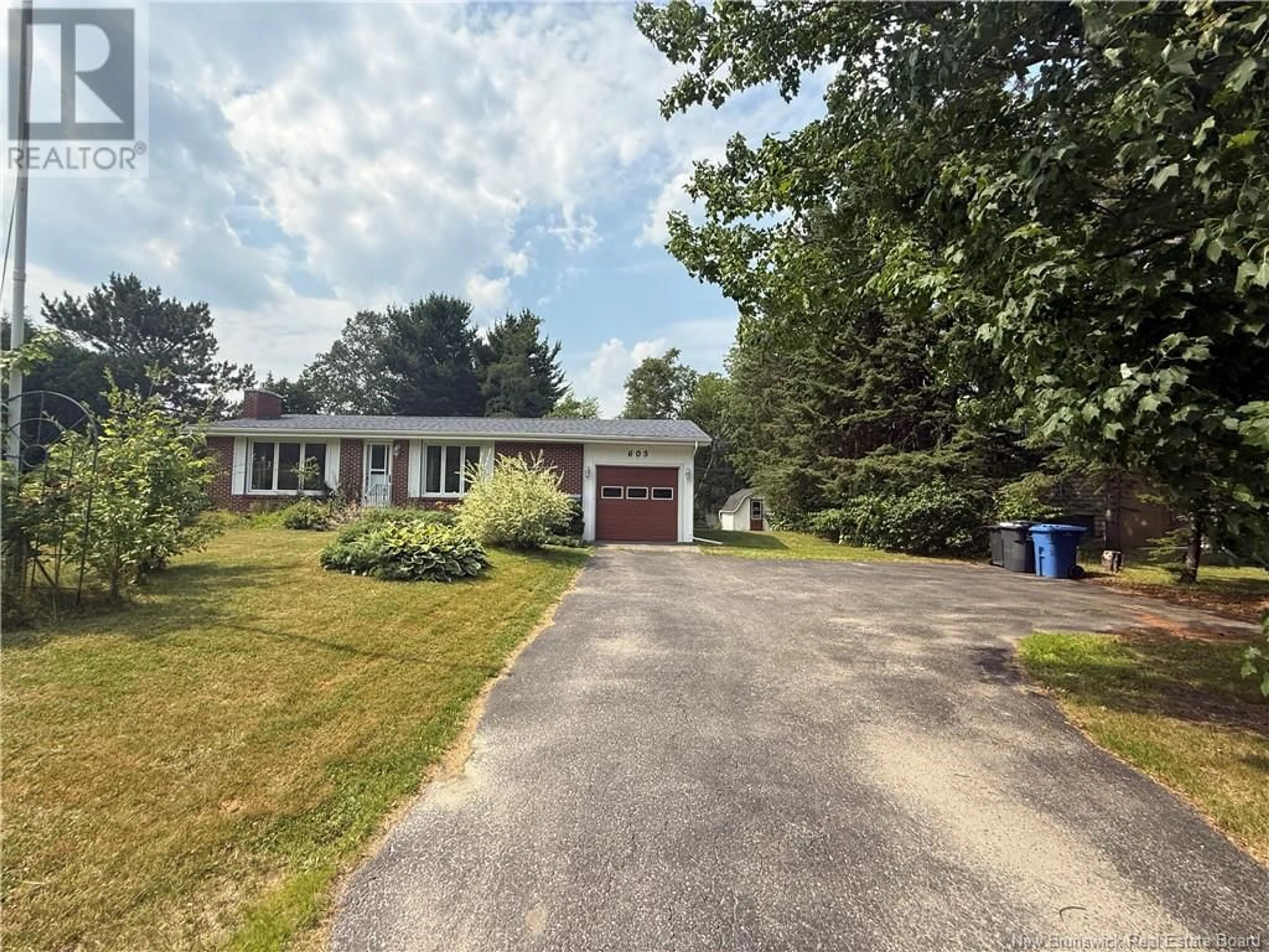 A pic from outside/outdoor area/front of a property/back of a property/a pic from drone, street for 603 WELLINGTON, Miramichi New Brunswick E1N3M1