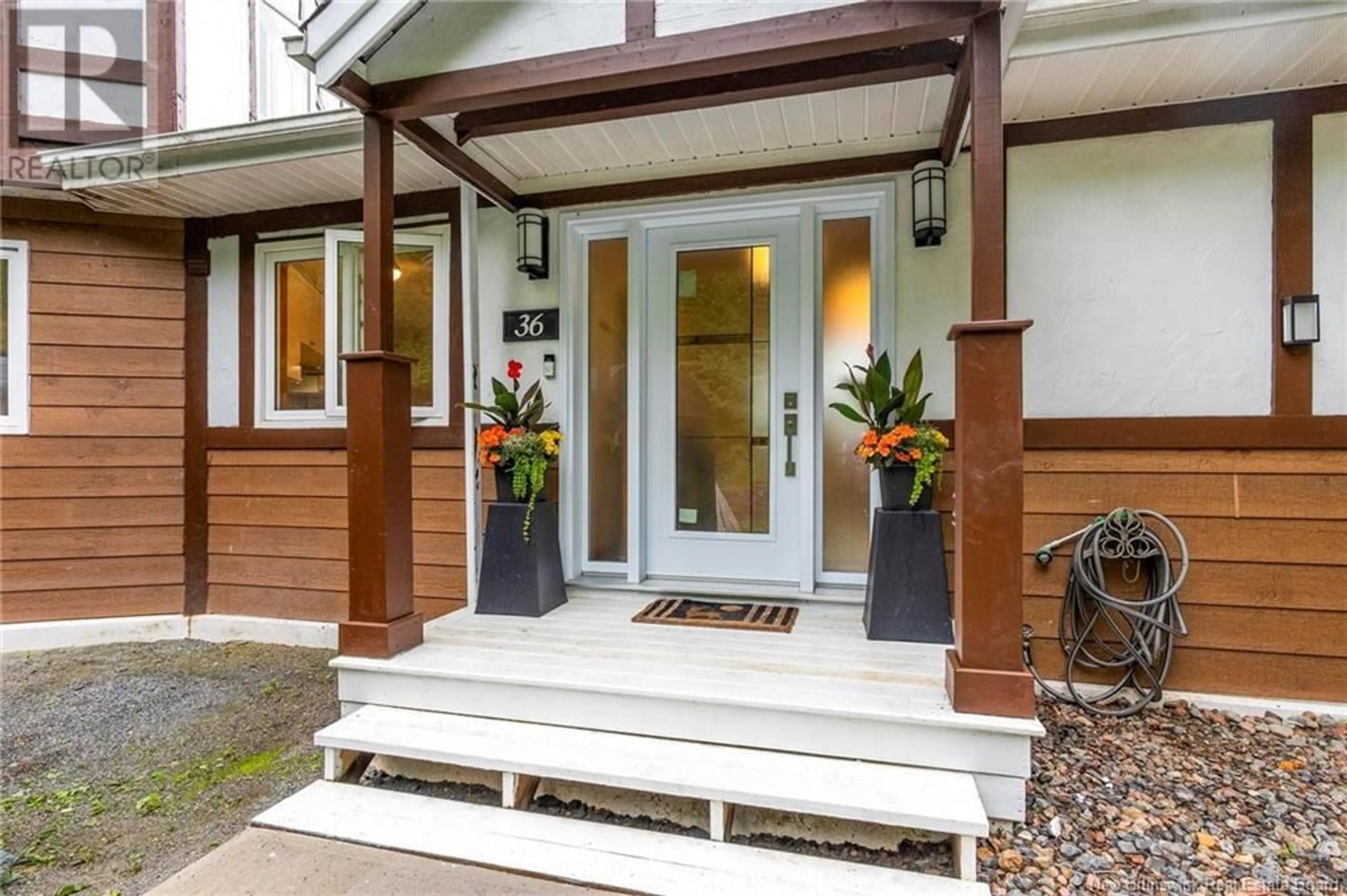 Indoor entryway for 36 BATTEN TERRACE, Saint John New Brunswick E2K5K2